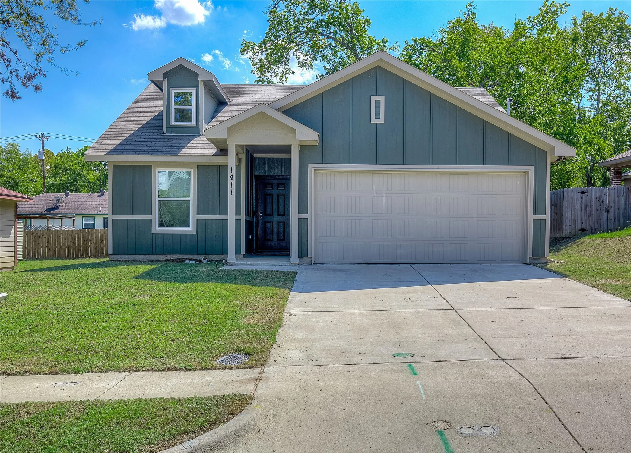 Single Family Residence For Sale in Hunt County , 1411 Hemphill Street, Greenville, Texas 75401, 3 Bedroom, 2 Bathroom, 2 Garage spaces, 1,028 Sqft, built in 2021, mls#21318001, Real Estate Agent in Greenville, Homes For Sale in Hunt county, Homes For Sale in Greenville, Realtor in Greenville Texas, Real Estate Brokerage Independent Realty Texas, Luminita Cordes Realtor