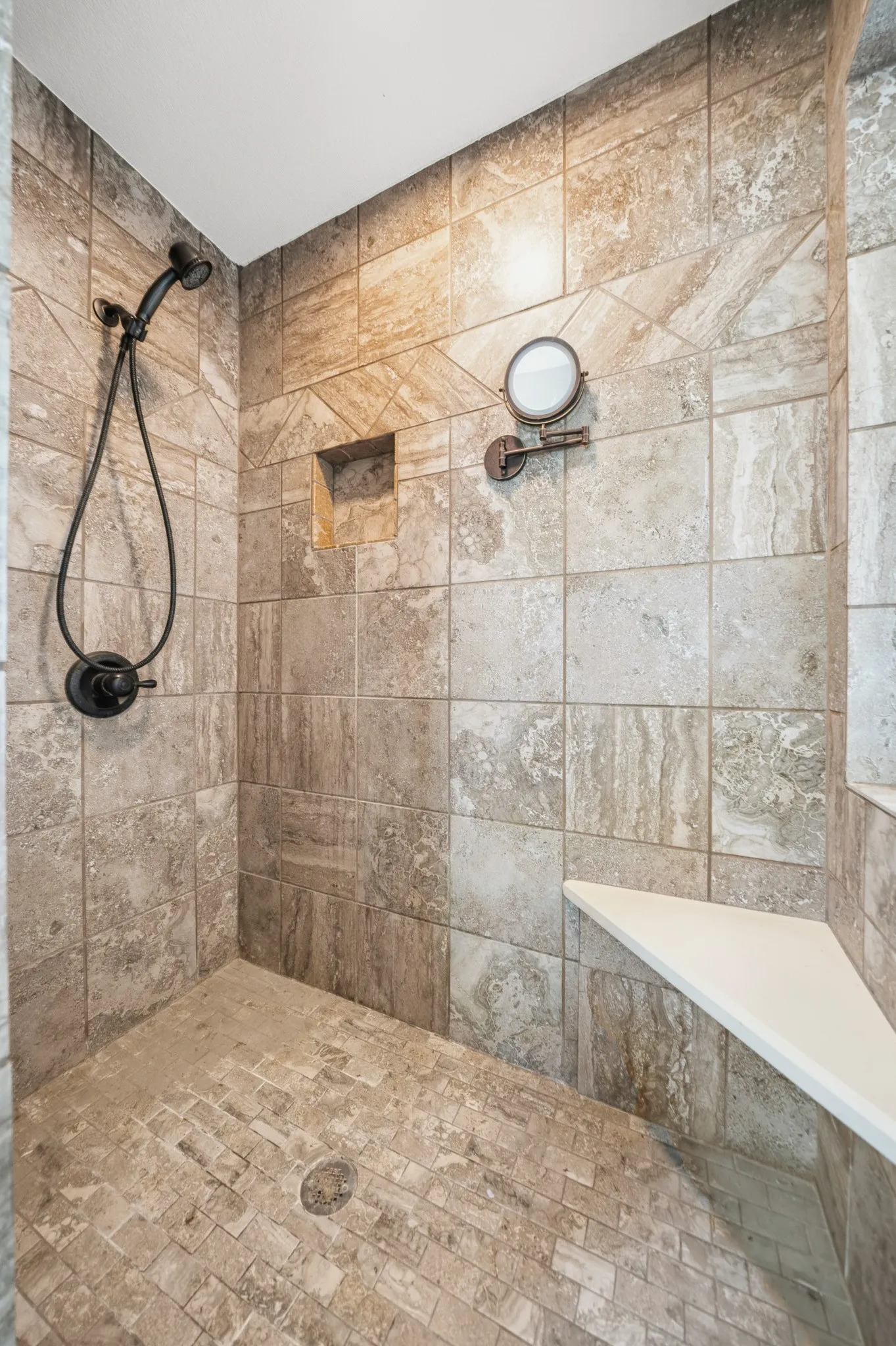 Single Family Residence For Sale in Mc Lennan County , 716 Retoma Park Drive, Robinson, Texas 76706, 4 Bedroom, 2 Bathroom, 2 Garage spaces, 2,231 Sqft, built in 1999, mls#21272649, Real Estate Agent in Robinson, Homes For Sale in Mc Lennan county, Homes For Sale in Robinson, Realtor in Robinson Texas, Real Estate Brokerage Independent Realty Texas, Luminita Cordes Realtor