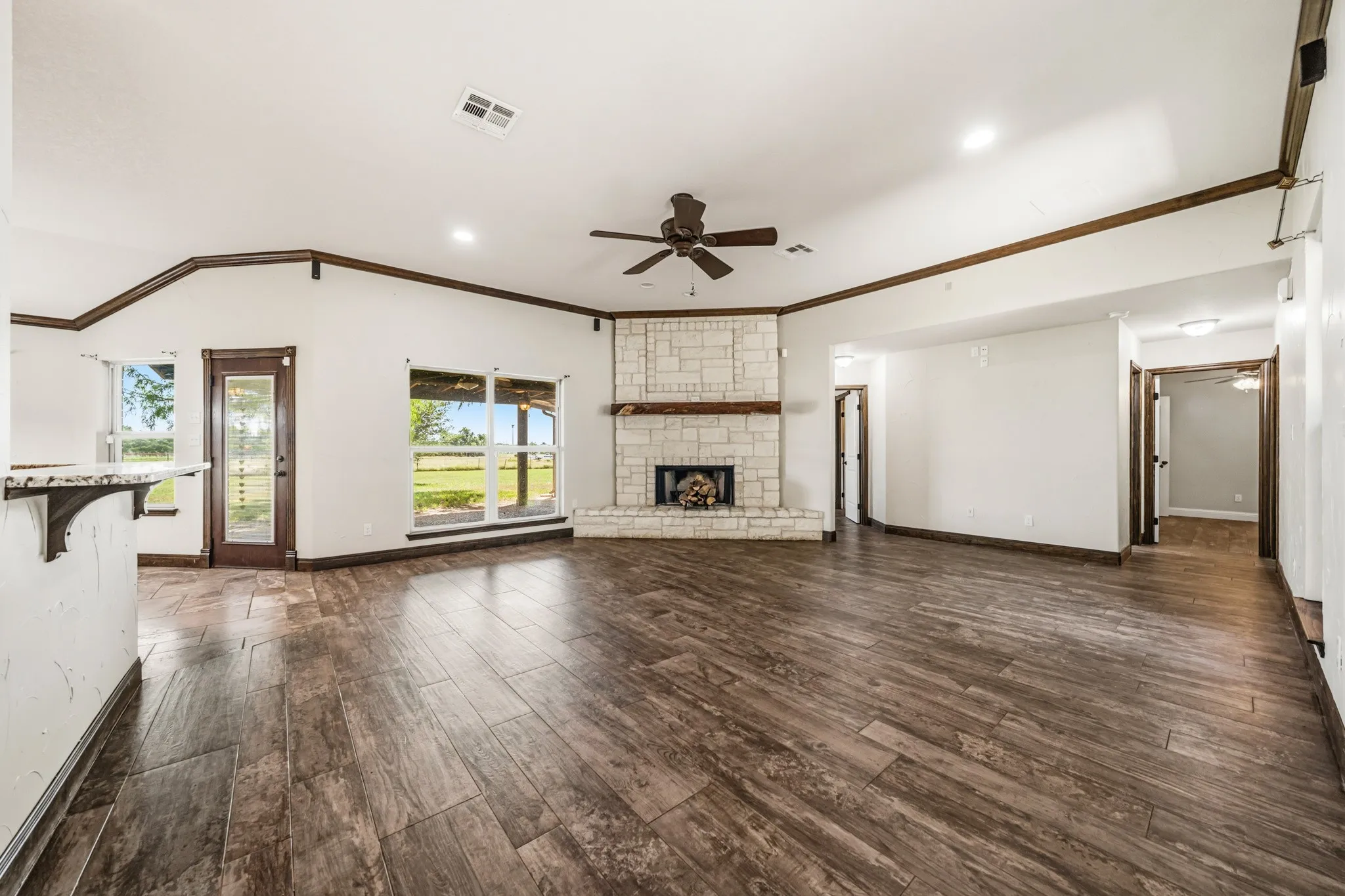 Single Family Residence For Sale in Mc Lennan County , 716 Retoma Park Drive, Robinson, Texas 76706, 4 Bedroom, 2 Bathroom, 2 Garage spaces, 2,231 Sqft, built in 1999, mls#21272649, Real Estate Agent in Robinson, Homes For Sale in Mc Lennan county, Homes For Sale in Robinson, Realtor in Robinson Texas, Real Estate Brokerage Independent Realty Texas, Luminita Cordes Realtor
