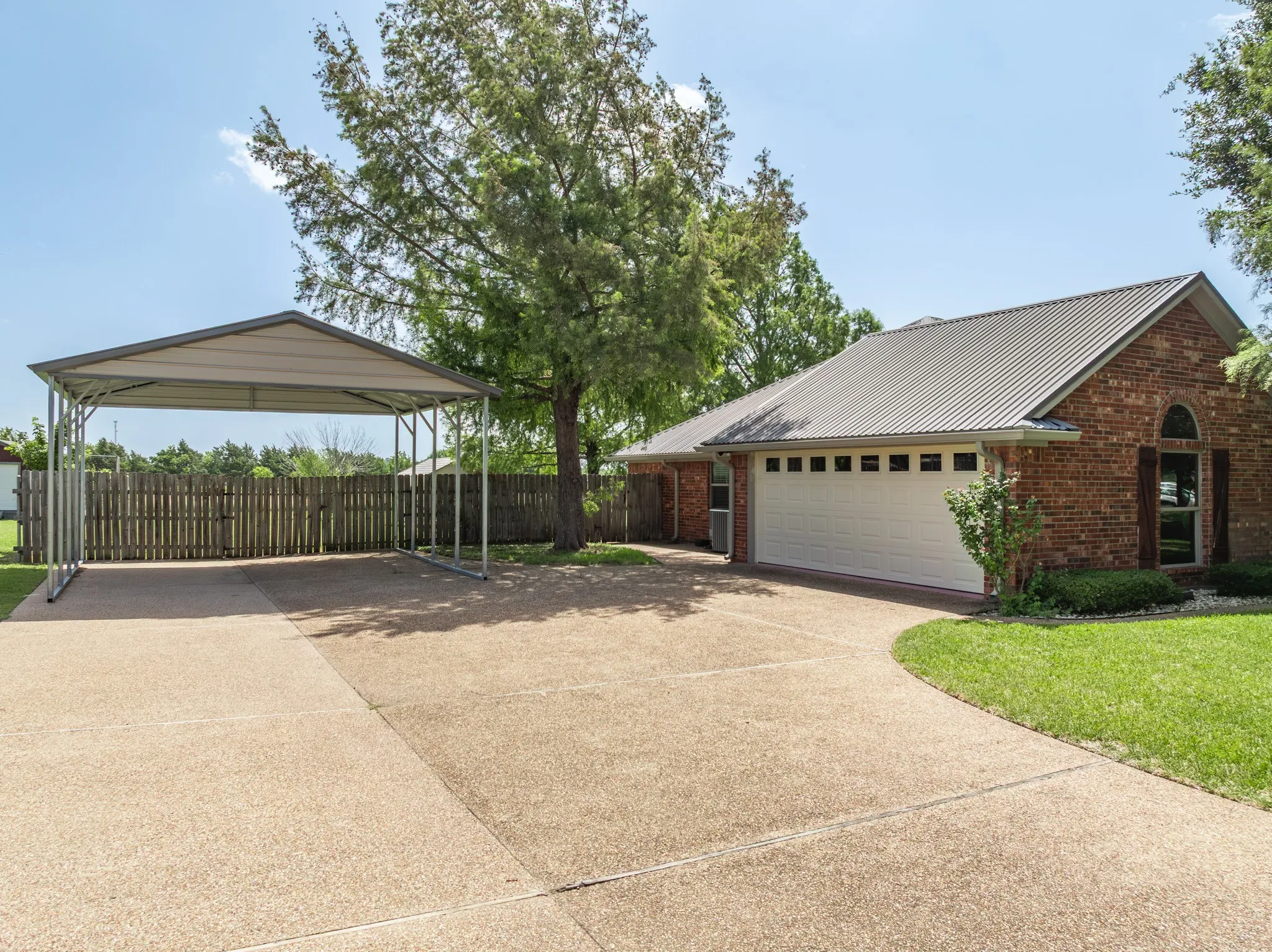 Single Family Residence For Sale in Mc Lennan County , 716 Retoma Park Drive, Robinson, Texas 76706, 4 Bedroom, 2 Bathroom, 2 Garage spaces, 2,231 Sqft, built in 1999, mls#21272649, Real Estate Agent in Robinson, Homes For Sale in Mc Lennan county, Homes For Sale in Robinson, Realtor in Robinson Texas, Real Estate Brokerage Independent Realty Texas, Luminita Cordes Realtor