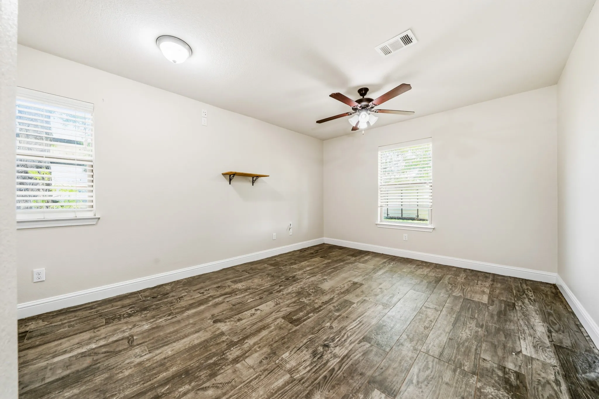 Single Family Residence For Sale in Mc Lennan County , 716 Retoma Park Drive, Robinson, Texas 76706, 4 Bedroom, 2 Bathroom, 2 Garage spaces, 2,231 Sqft, built in 1999, mls#21272649, Real Estate Agent in Robinson, Homes For Sale in Mc Lennan county, Homes For Sale in Robinson, Realtor in Robinson Texas, Real Estate Brokerage Independent Realty Texas, Luminita Cordes Realtor