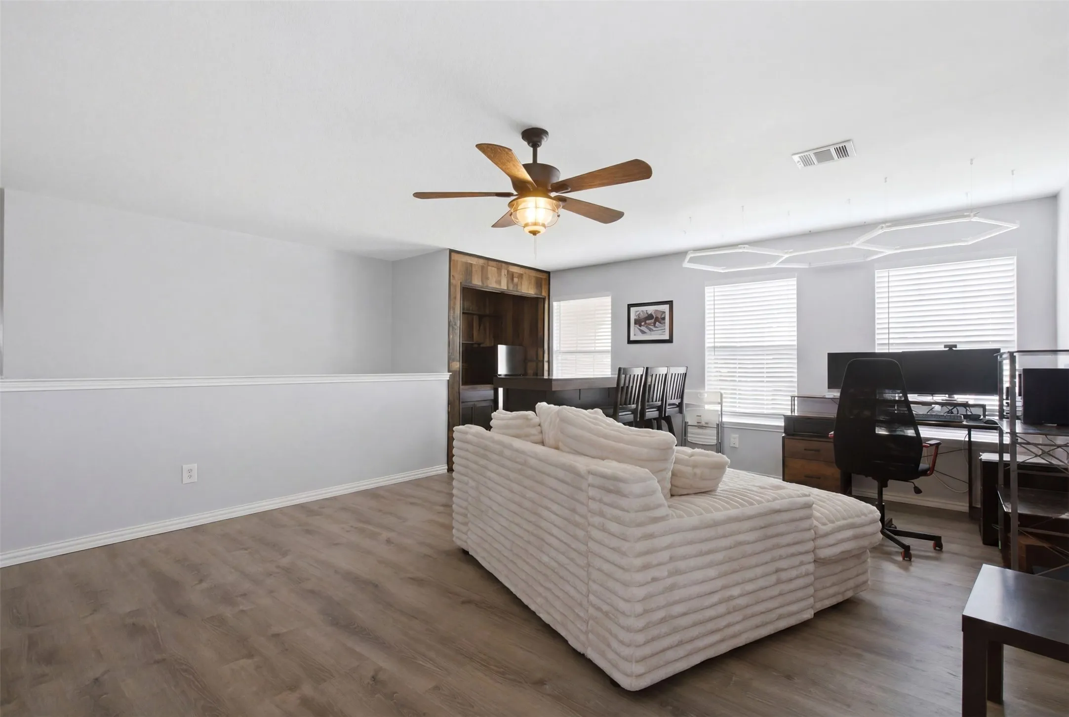 Single Family Residence For Rent in Denton County , 2344 Magnolia Drive, Little Elm, Texas 75068, 4 Bedroom, 3 Bathroom, 2 Garage spaces, 2,611 Sqft, built in 2000, mls#21317851, Real Estate Agent in Little Elm, Homes For Rent in Denton county, Homes For Rent in Little Elm, Realtor in Little Elm Texas, Real Estate Brokerage Independent Realty Texas, Luminita Cordes Realtor