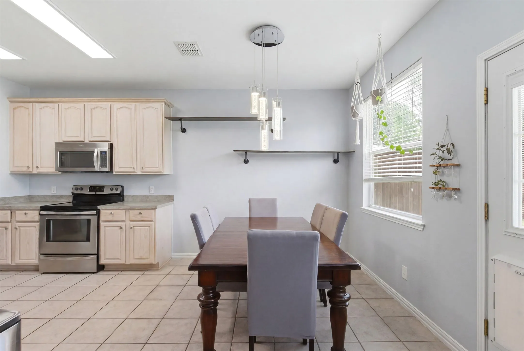 Single Family Residence For Rent in Denton County , 2344 Magnolia Drive, Little Elm, Texas 75068, 4 Bedroom, 3 Bathroom, 2 Garage spaces, 2,611 Sqft, built in 2000, mls#21317851, Real Estate Agent in Little Elm, Homes For Rent in Denton county, Homes For Rent in Little Elm, Realtor in Little Elm Texas, Real Estate Brokerage Independent Realty Texas, Luminita Cordes Realtor