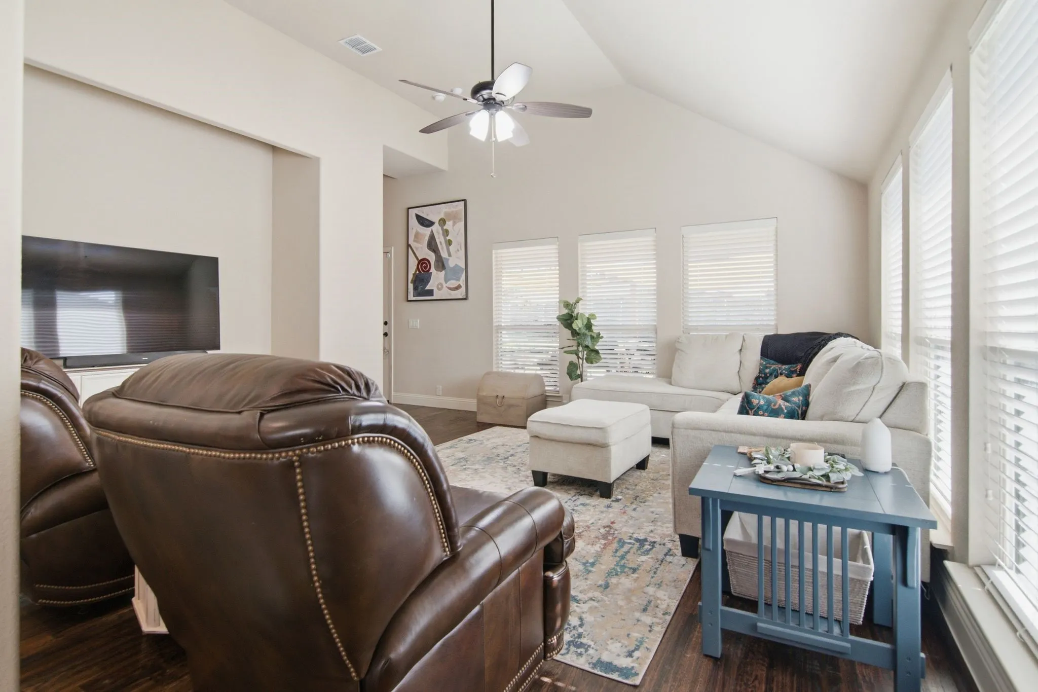 Single Family Residence For Sale in Denton County , 212 Spruce Valley Drive, Justin, Texas 76247, 4 Bedroom, 3 Bathroom, 2 Garage spaces, 2,334 Sqft, built in 2018, mls#21315281, Real Estate Agent in Justin, Homes For Sale in Denton county, Homes For Sale in Justin, Realtor in Justin Texas, Real Estate Brokerage Independent Realty Texas, Luminita Cordes Realtor