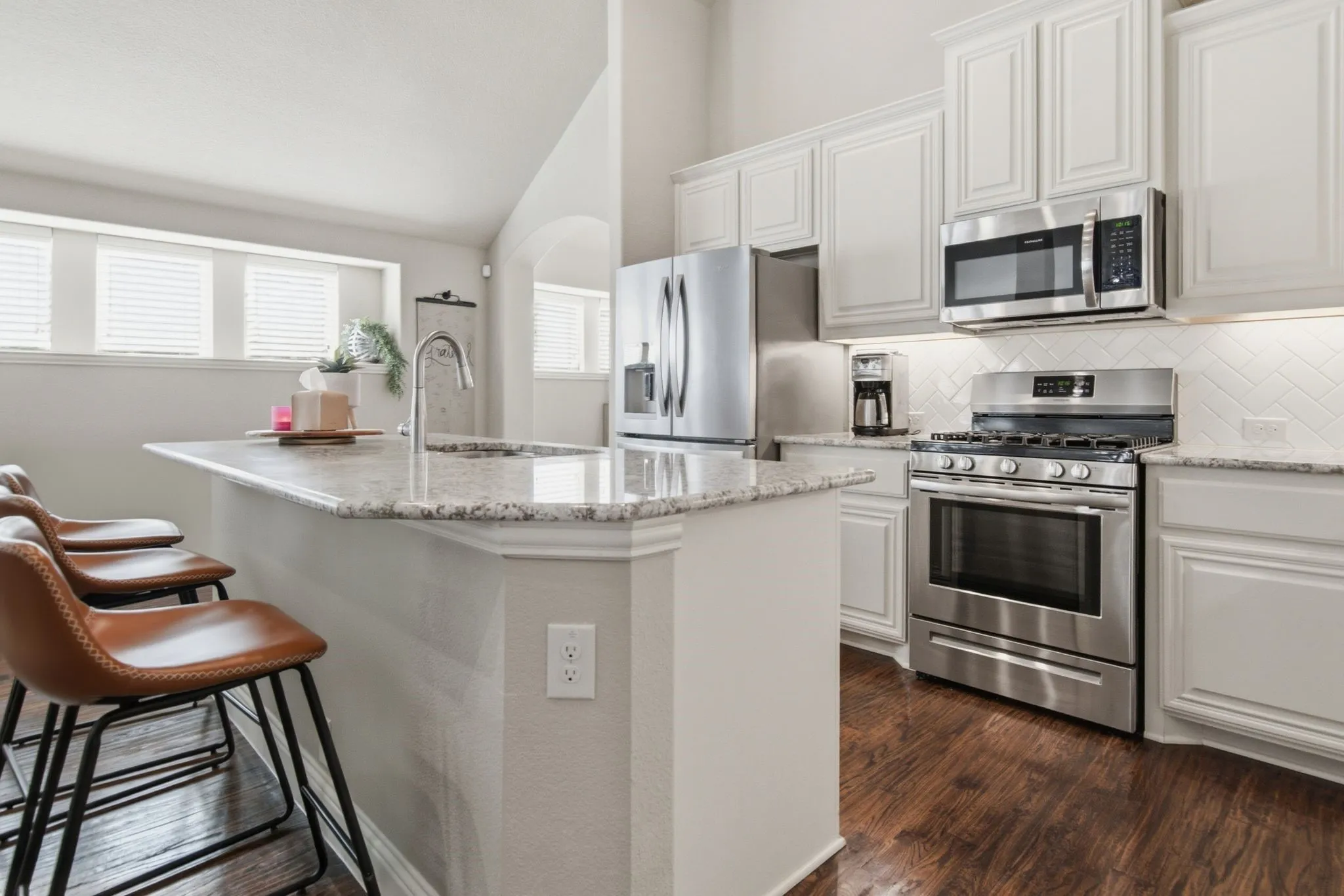 Single Family Residence For Sale in Denton County , 212 Spruce Valley Drive, Justin, Texas 76247, 4 Bedroom, 3 Bathroom, 2 Garage spaces, 2,334 Sqft, built in 2018, mls#21315281, Real Estate Agent in Justin, Homes For Sale in Denton county, Homes For Sale in Justin, Realtor in Justin Texas, Real Estate Brokerage Independent Realty Texas, Luminita Cordes Realtor