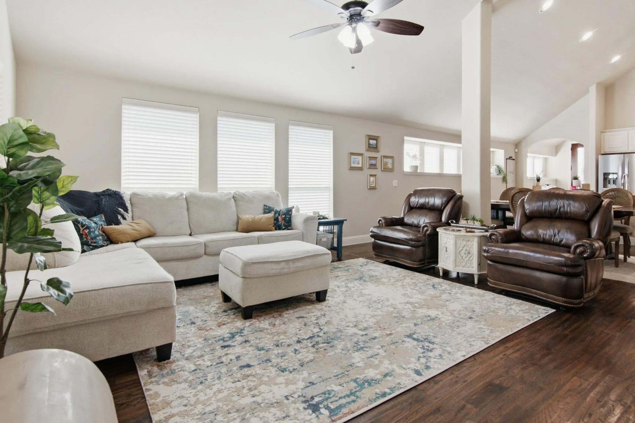 Single Family Residence For Sale in Denton County , 212 Spruce Valley Drive, Justin, Texas 76247, 4 Bedroom, 3 Bathroom, 2 Garage spaces, 2,334 Sqft, built in 2018, mls#21315281, Real Estate Agent in Justin, Homes For Sale in Denton county, Homes For Sale in Justin, Realtor in Justin Texas, Real Estate Brokerage Independent Realty Texas, Luminita Cordes Realtor