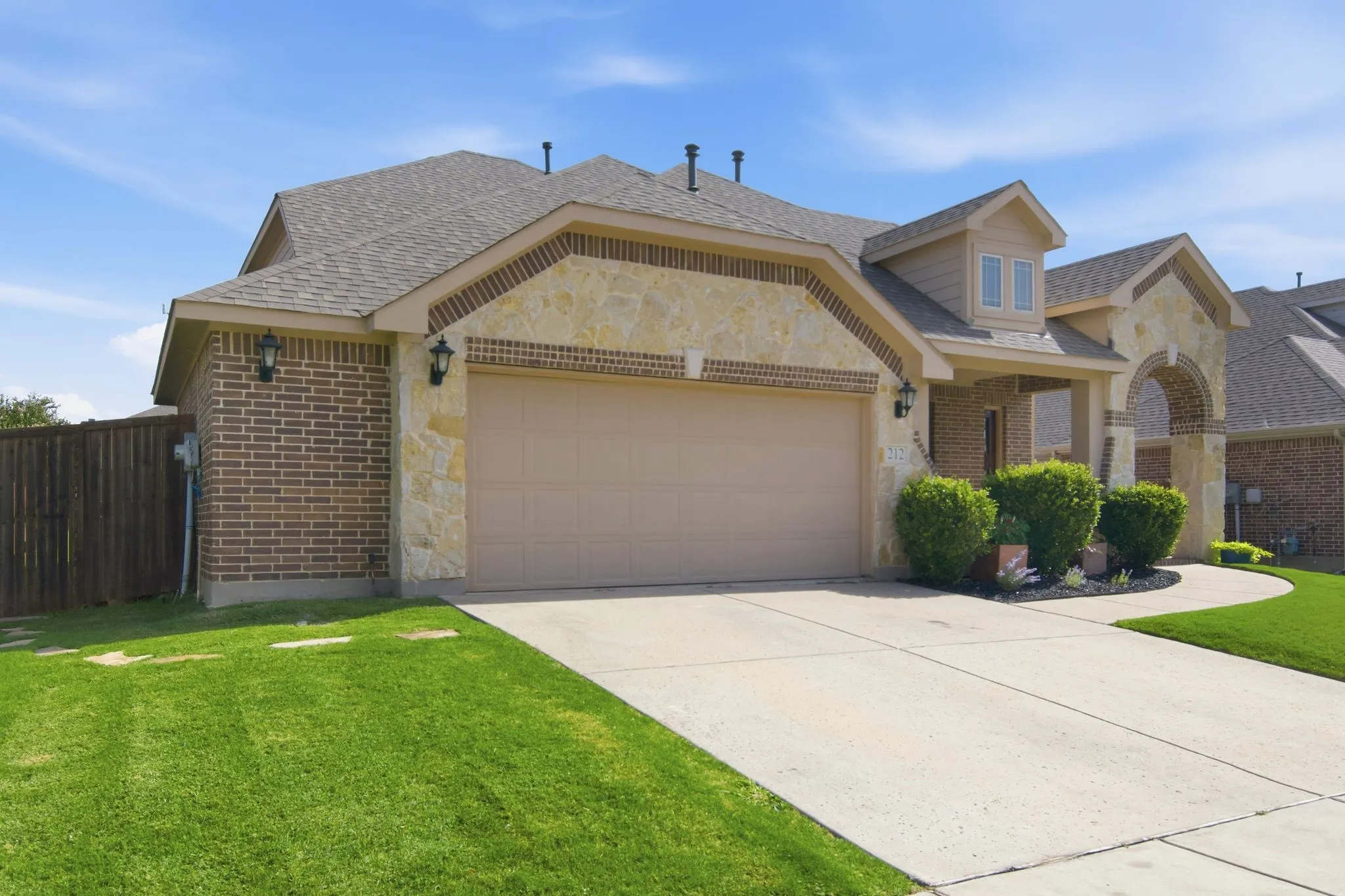 Single Family Residence For Sale in Denton County , 212 Spruce Valley Drive, Justin, Texas 76247, 4 Bedroom, 3 Bathroom, 2 Garage spaces, 2,334 Sqft, built in 2018, mls#21315281, Real Estate Agent in Justin, Homes For Sale in Denton county, Homes For Sale in Justin, Realtor in Justin Texas, Real Estate Brokerage Independent Realty Texas, Luminita Cordes Realtor