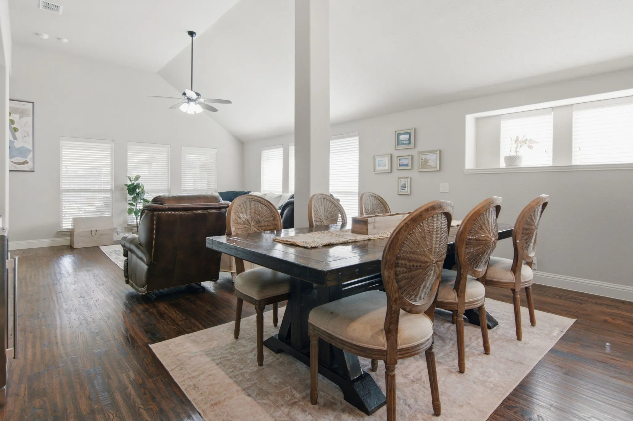 Single Family Residence For Sale in Denton County , 212 Spruce Valley Drive, Justin, Texas 76247, 4 Bedroom, 3 Bathroom, 2 Garage spaces, 2,334 Sqft, built in 2018, mls#21315281, Real Estate Agent in Justin, Homes For Sale in Denton county, Homes For Sale in Justin, Realtor in Justin Texas, Real Estate Brokerage Independent Realty Texas, Luminita Cordes Realtor