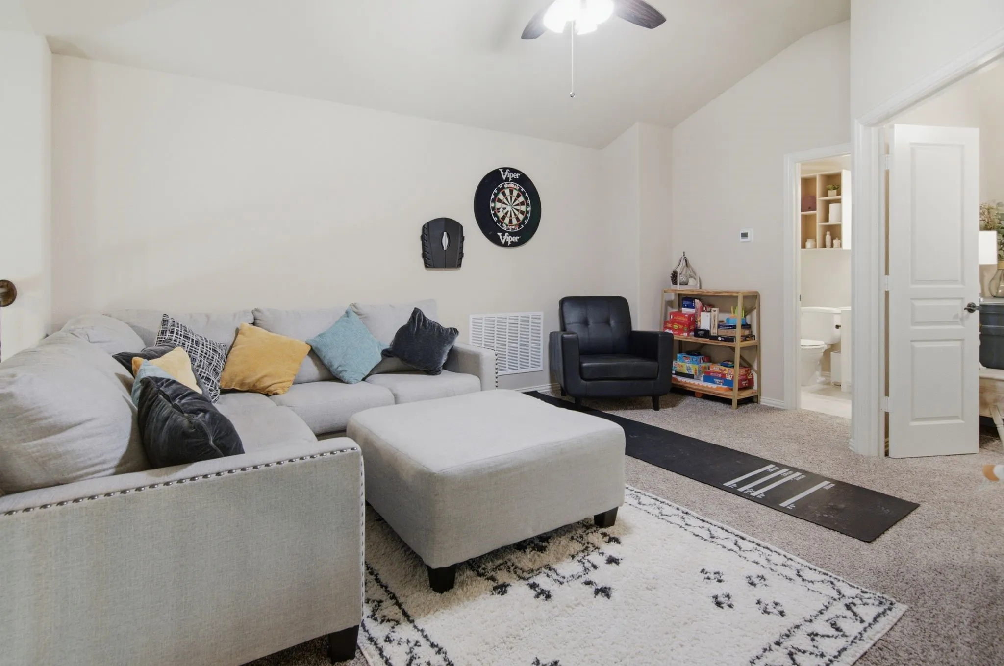 Single Family Residence For Sale in Denton County , 212 Spruce Valley Drive, Justin, Texas 76247, 4 Bedroom, 3 Bathroom, 2 Garage spaces, 2,334 Sqft, built in 2018, mls#21315281, Real Estate Agent in Justin, Homes For Sale in Denton county, Homes For Sale in Justin, Realtor in Justin Texas, Real Estate Brokerage Independent Realty Texas, Luminita Cordes Realtor