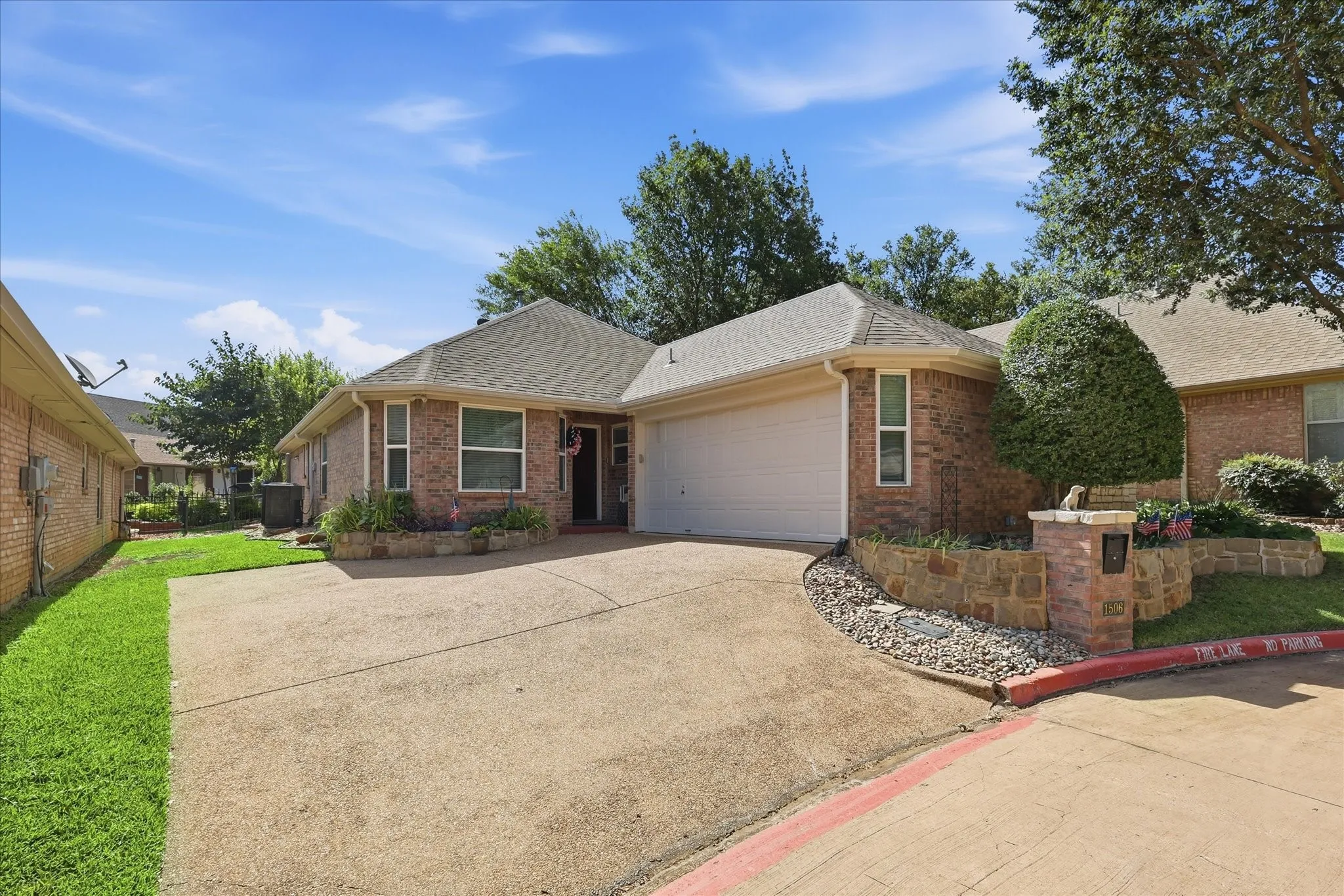 Single Family Residence For Sale in Tarrant County , 1506 Fiori Way, Euless, Texas 76039, 3 Bedroom, 2 Bathroom, 2 Garage spaces, 1,571 Sqft, built in 1997, mls#21315776, Real Estate Agent in Euless, Homes For Sale in Tarrant county, Homes For Sale in Euless, Realtor in Euless Texas, Real Estate Brokerage Independent Realty Texas, Luminita Cordes Realtor