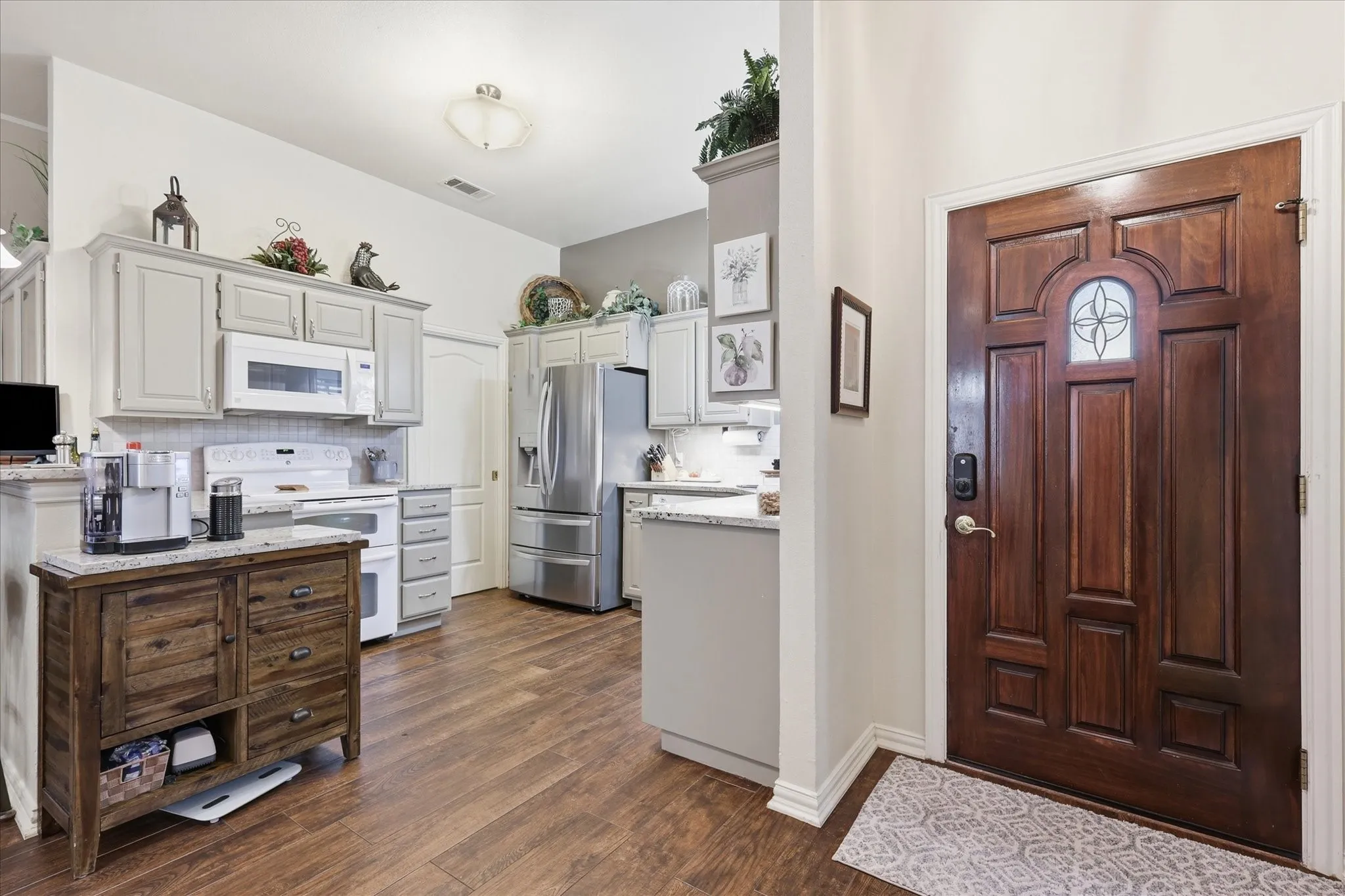 Single Family Residence For Sale in Tarrant County , 1506 Fiori Way, Euless, Texas 76039, 3 Bedroom, 2 Bathroom, 2 Garage spaces, 1,571 Sqft, built in 1997, mls#21315776, Real Estate Agent in Euless, Homes For Sale in Tarrant county, Homes For Sale in Euless, Realtor in Euless Texas, Real Estate Brokerage Independent Realty Texas, Luminita Cordes Realtor