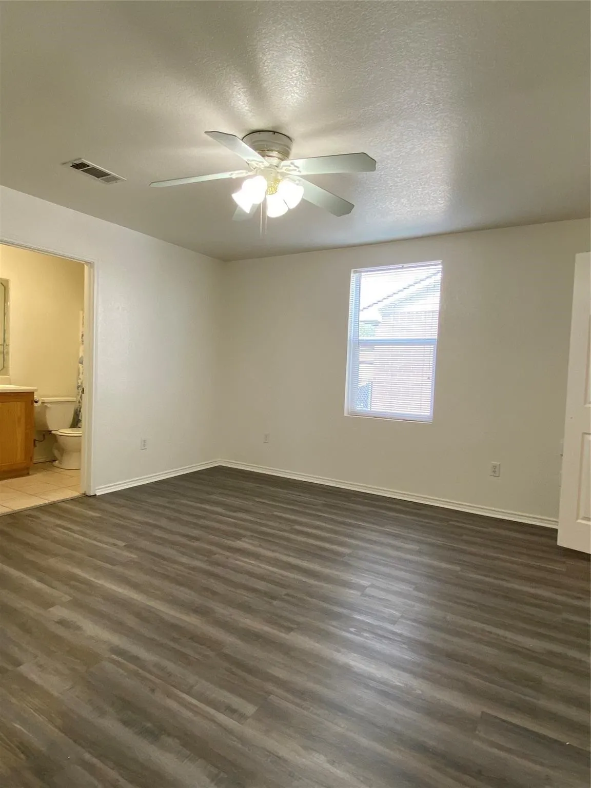Single Family Residence For Sale in Hood County , 4406 Bobbie Ann Drive, Granbury, Texas 76049, 3 Bedroom, 2 Bathroom, 2 Garage spaces, 1,626 Sqft, built in 2005, mls#21318021, Real Estate Agent in Granbury, Homes For Sale in Hood county, Homes For Sale in Granbury, Realtor in Granbury Texas, Real Estate Brokerage Independent Realty Texas, Luminita Cordes Realtor