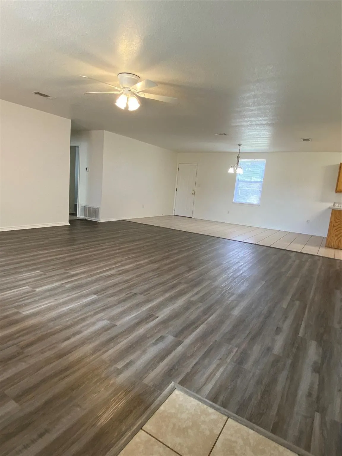 Single Family Residence For Sale in Hood County , 4406 Bobbie Ann Drive, Granbury, Texas 76049, 3 Bedroom, 2 Bathroom, 2 Garage spaces, 1,626 Sqft, built in 2005, mls#21318021, Real Estate Agent in Granbury, Homes For Sale in Hood county, Homes For Sale in Granbury, Realtor in Granbury Texas, Real Estate Brokerage Independent Realty Texas, Luminita Cordes Realtor