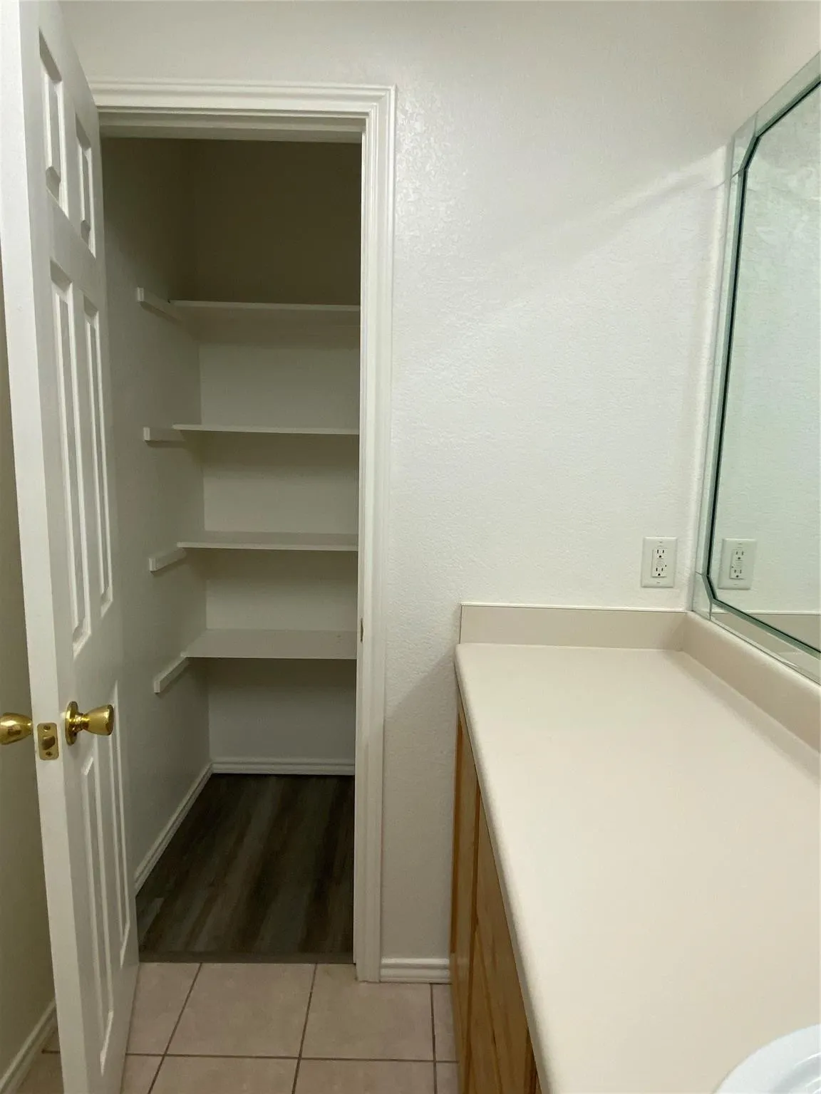 Single Family Residence For Sale in Hood County , 4406 Bobbie Ann Drive, Granbury, Texas 76049, 3 Bedroom, 2 Bathroom, 2 Garage spaces, 1,626 Sqft, built in 2005, mls#21318021, Real Estate Agent in Granbury, Homes For Sale in Hood county, Homes For Sale in Granbury, Realtor in Granbury Texas, Real Estate Brokerage Independent Realty Texas, Luminita Cordes Realtor