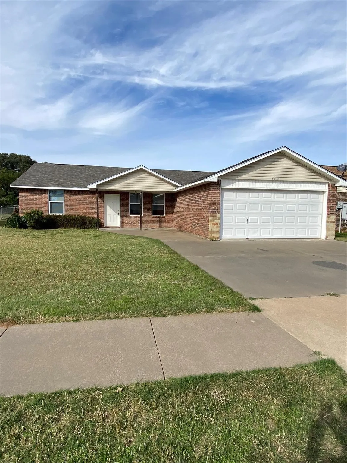 Single Family Residence For Sale in Hood County , 4406 Bobbie Ann Drive, Granbury, Texas 76049, 3 Bedroom, 2 Bathroom, 2 Garage spaces, 1,626 Sqft, built in 2005, mls#21318021, Real Estate Agent in Granbury, Homes For Sale in Hood county, Homes For Sale in Granbury, Realtor in Granbury Texas, Real Estate Brokerage Independent Realty Texas, Luminita Cordes Realtor