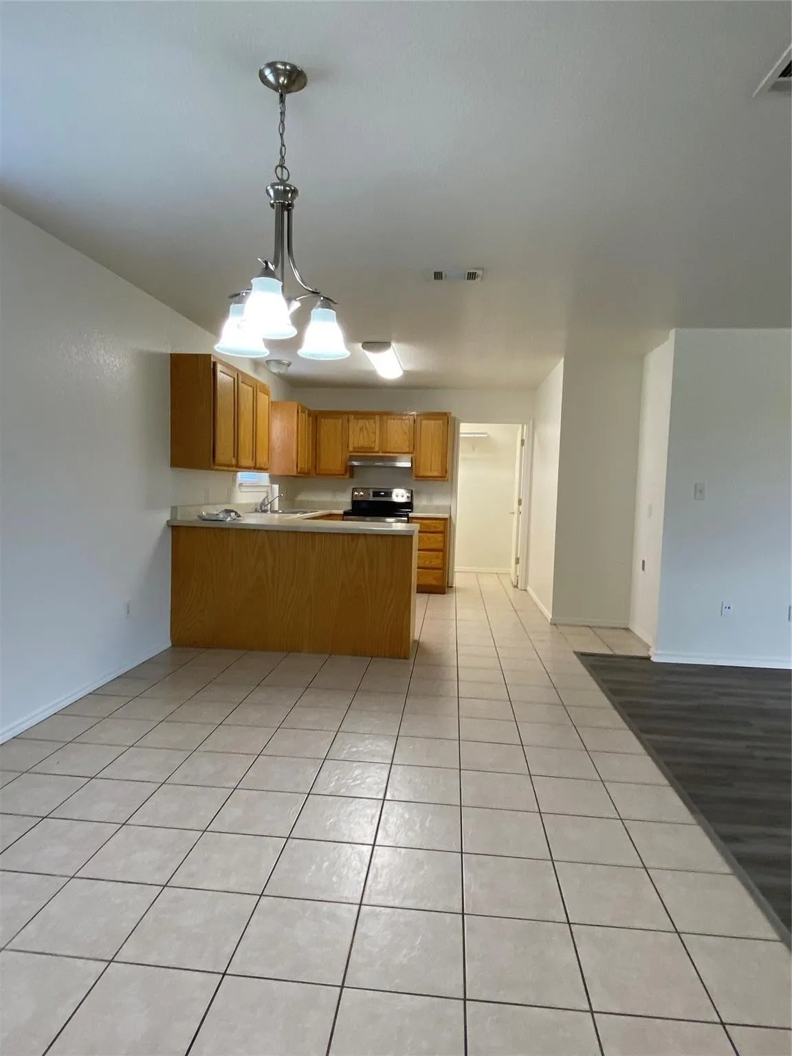 Single Family Residence For Sale in Hood County , 4406 Bobbie Ann Drive, Granbury, Texas 76049, 3 Bedroom, 2 Bathroom, 2 Garage spaces, 1,626 Sqft, built in 2005, mls#21318021, Real Estate Agent in Granbury, Homes For Sale in Hood county, Homes For Sale in Granbury, Realtor in Granbury Texas, Real Estate Brokerage Independent Realty Texas, Luminita Cordes Realtor