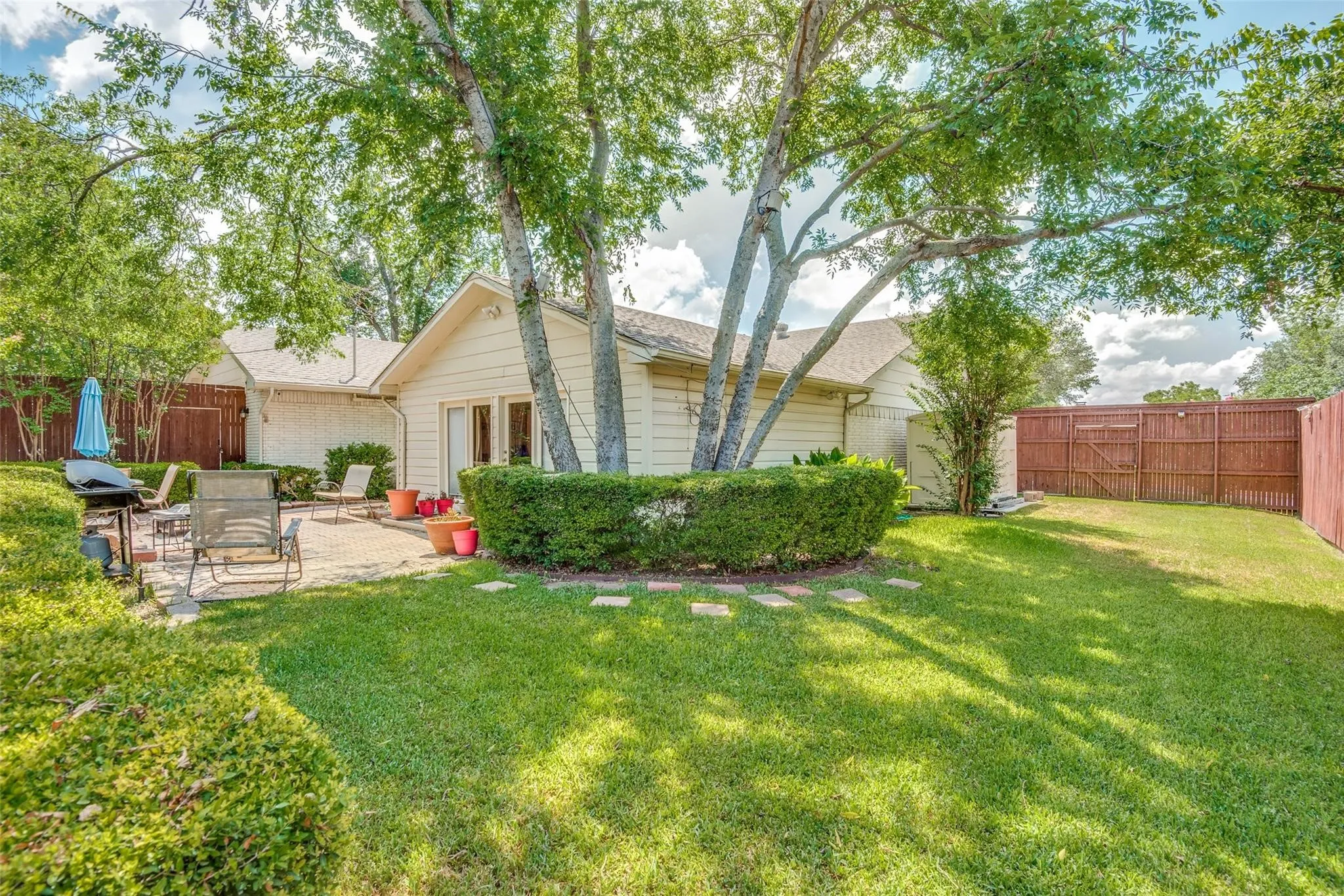 Single Family Residence For Rent in Dallas County , 6607 Roundrock Road, Dallas, Texas 75248, 3 Bedroom, 2 Bathroom, 2 Garage spaces, 2,369 Sqft, built in 1970, mls#21315427, Real Estate Agent in Dallas, Homes For Rent in Dallas county, Homes For Rent in Dallas, Realtor in Dallas Texas, Real Estate Brokerage Independent Realty Texas, Luminita Cordes Realtor