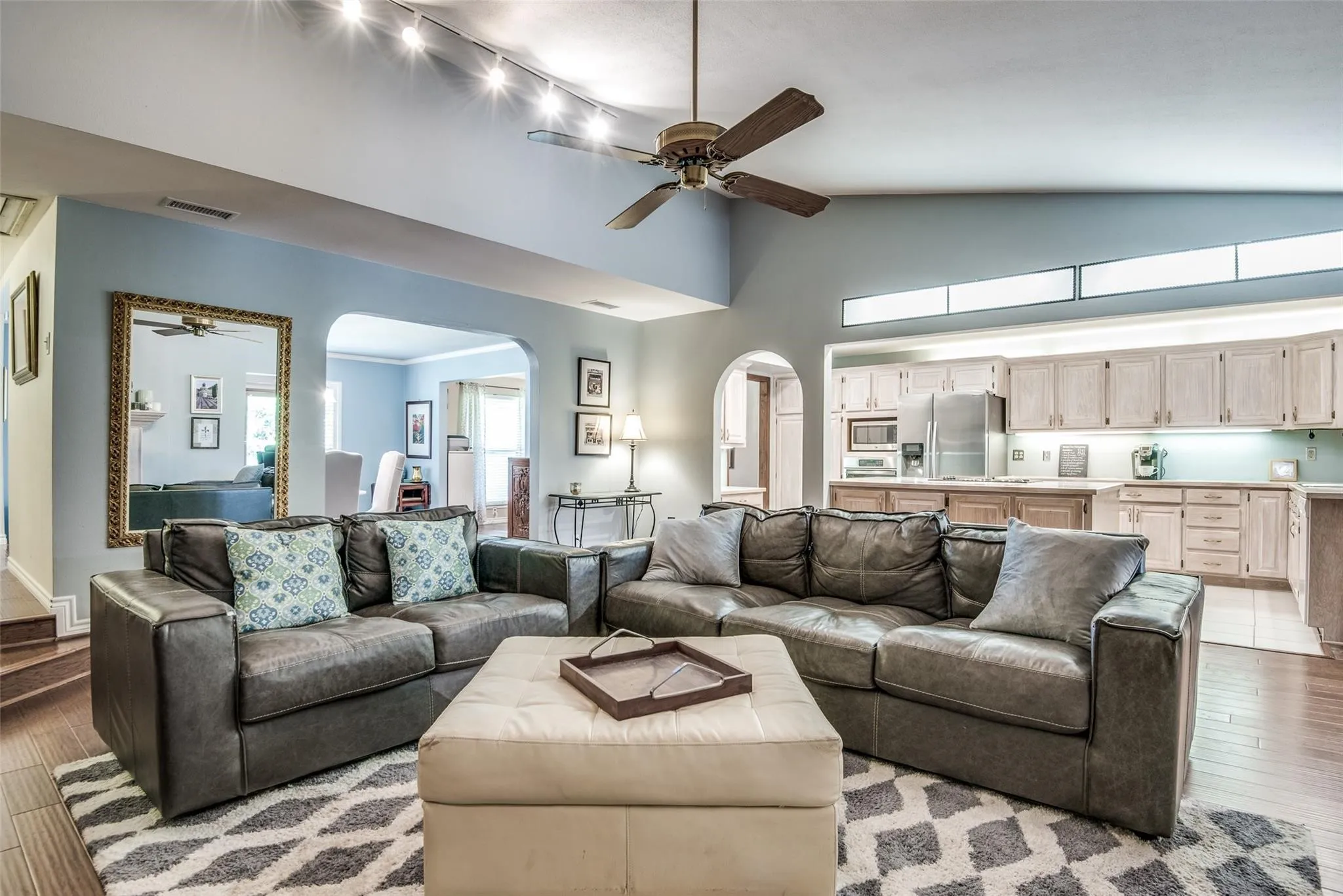 Single Family Residence For Rent in Dallas County , 6607 Roundrock Road, Dallas, Texas 75248, 3 Bedroom, 2 Bathroom, 2 Garage spaces, 2,369 Sqft, built in 1970, mls#21315427, Real Estate Agent in Dallas, Homes For Rent in Dallas county, Homes For Rent in Dallas, Realtor in Dallas Texas, Real Estate Brokerage Independent Realty Texas, Luminita Cordes Realtor