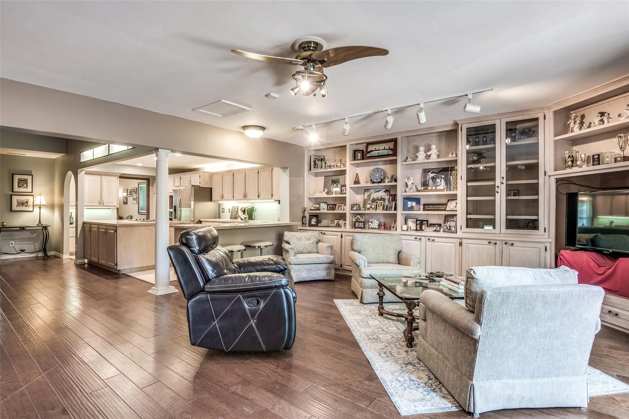 Single Family Residence For Rent in Dallas County , 6607 Roundrock Road, Dallas, Texas 75248, 3 Bedroom, 2 Bathroom, 2 Garage spaces, 2,369 Sqft, built in 1970, mls#21315427, Real Estate Agent in Dallas, Homes For Rent in Dallas county, Homes For Rent in Dallas, Realtor in Dallas Texas, Real Estate Brokerage Independent Realty Texas, Luminita Cordes Realtor
