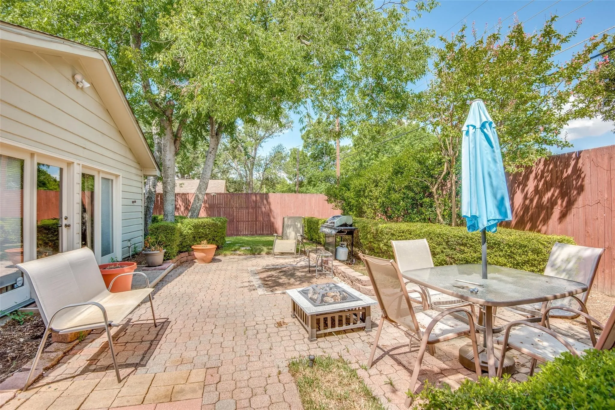 Single Family Residence For Rent in Dallas County , 6607 Roundrock Road, Dallas, Texas 75248, 3 Bedroom, 2 Bathroom, 2 Garage spaces, 2,369 Sqft, built in 1970, mls#21315427, Real Estate Agent in Dallas, Homes For Rent in Dallas county, Homes For Rent in Dallas, Realtor in Dallas Texas, Real Estate Brokerage Independent Realty Texas, Luminita Cordes Realtor