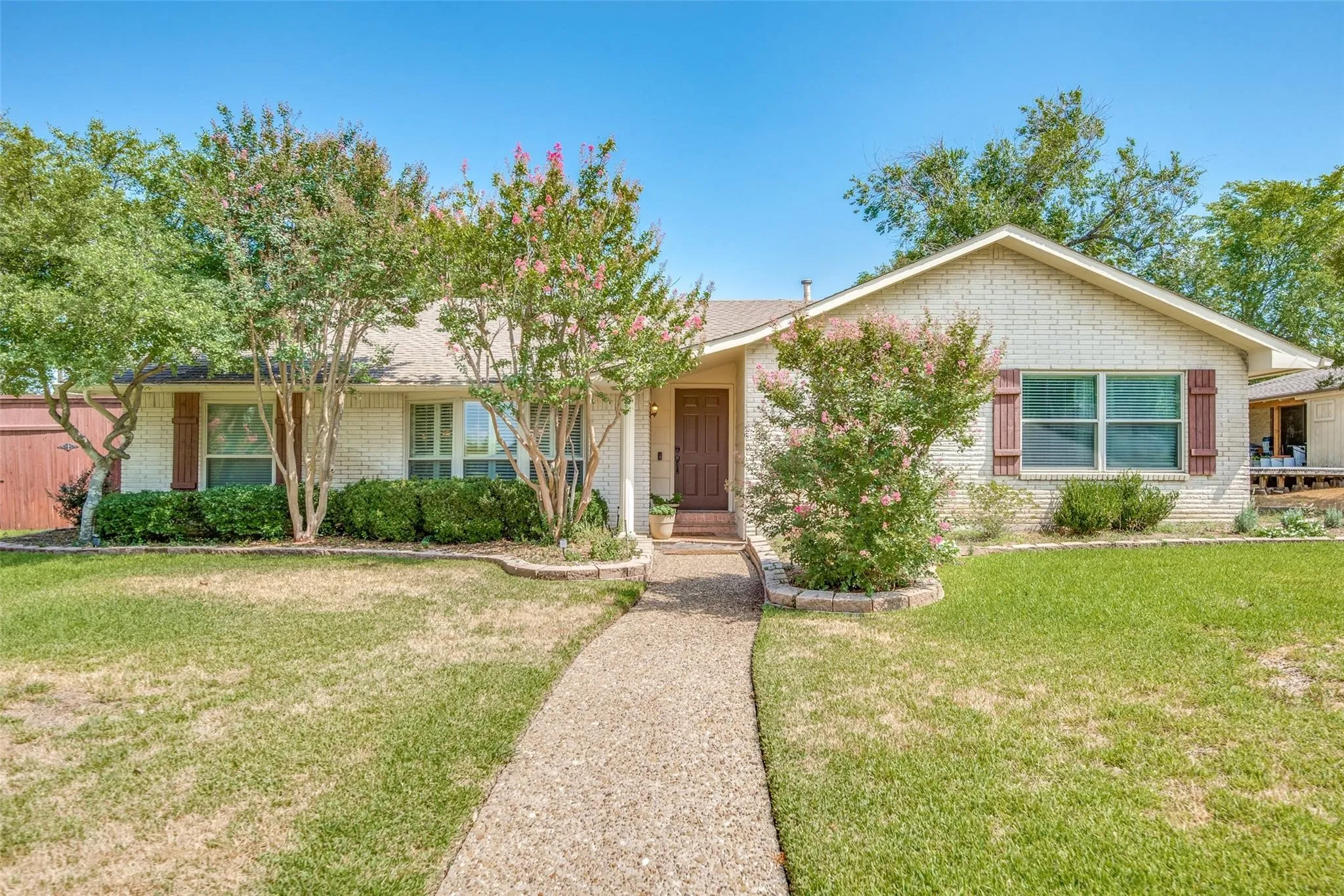 Single Family Residence For Rent in Dallas County , 6607 Roundrock Road, Dallas, Texas 75248, 3 Bedroom, 2 Bathroom, 2 Garage spaces, 2,369 Sqft, built in 1970, mls#21315427, Real Estate Agent in Dallas, Homes For Rent in Dallas county, Homes For Rent in Dallas, Realtor in Dallas Texas, Real Estate Brokerage Independent Realty Texas, Luminita Cordes Realtor