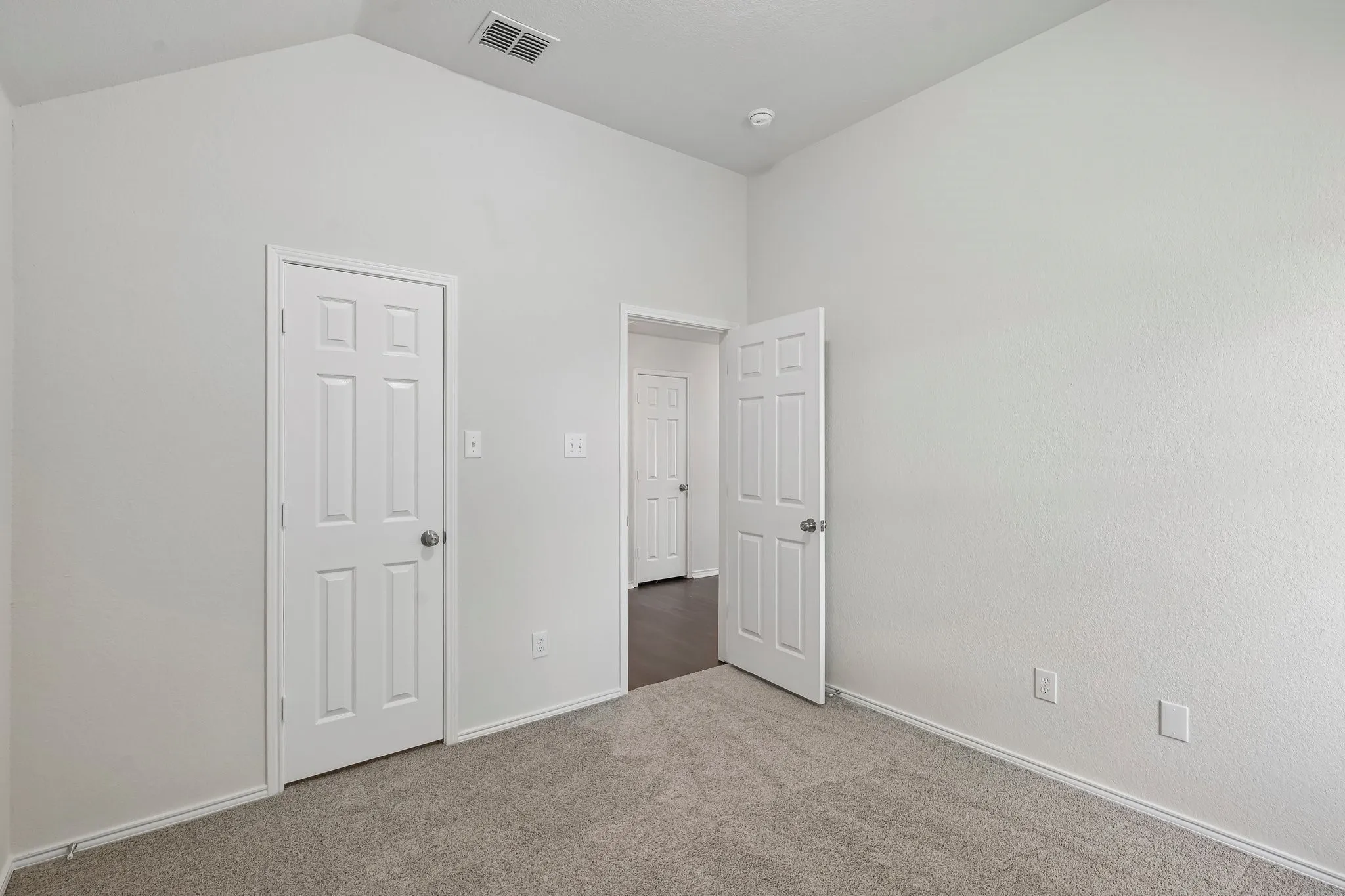 Single Family Residence For Sale in Dallas County , 8613 Saint Andrews Lane, Rowlett, Texas 75089, 4 Bedroom, 2 Bathroom, 2 Garage spaces, 2,120 Sqft, built in 2005, mls#21316908, Real Estate Agent in Rowlett, Homes For Sale in Dallas county, Homes For Sale in Rowlett, Realtor in Rowlett Texas, Real Estate Brokerage Independent Realty Texas, Luminita Cordes Realtor