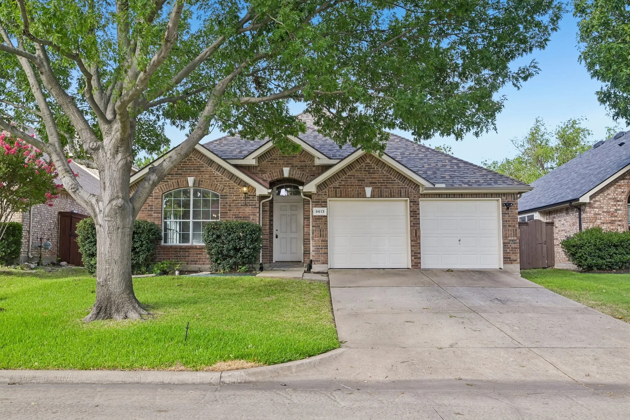 Single Family Residence For Sale in Dallas County , 8613 Saint Andrews Lane, Rowlett, Texas 75089, 4 Bedroom, 2 Bathroom, 2 Garage spaces, 2,120 Sqft, built in 2005, mls#21316908, Real Estate Agent in Rowlett, Homes For Sale in Dallas county, Homes For Sale in Rowlett, Realtor in Rowlett Texas, Real Estate Brokerage Independent Realty Texas, Luminita Cordes Realtor