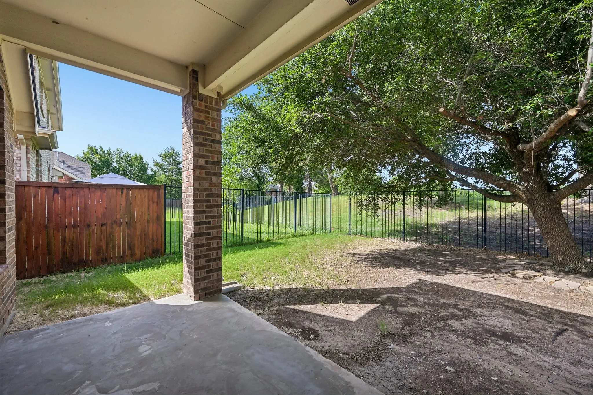 Single Family Residence For Sale in Dallas County , 8613 Saint Andrews Lane, Rowlett, Texas 75089, 4 Bedroom, 2 Bathroom, 2 Garage spaces, 2,120 Sqft, built in 2005, mls#21316908, Real Estate Agent in Rowlett, Homes For Sale in Dallas county, Homes For Sale in Rowlett, Realtor in Rowlett Texas, Real Estate Brokerage Independent Realty Texas, Luminita Cordes Realtor