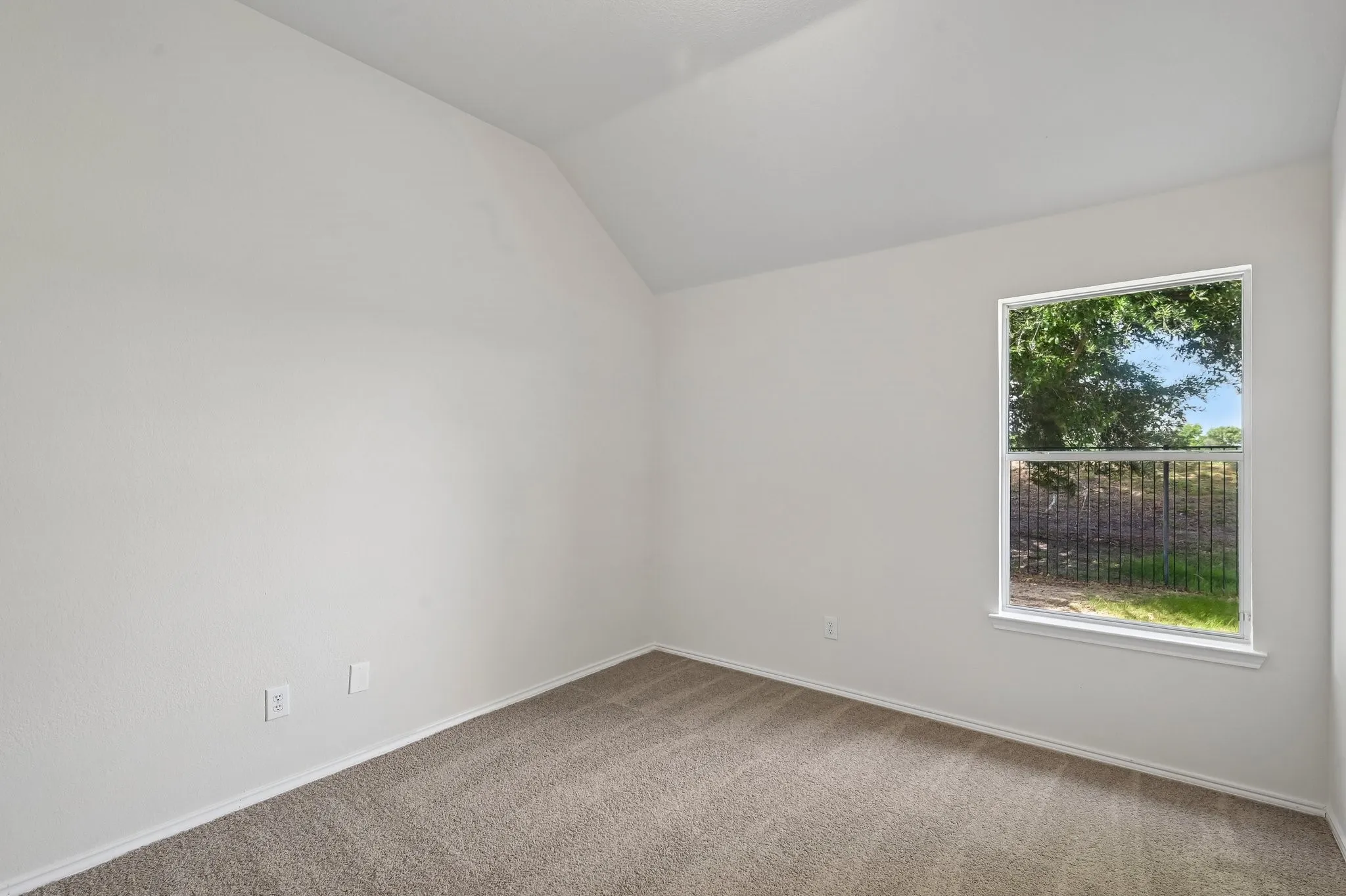 Single Family Residence For Sale in Dallas County , 8613 Saint Andrews Lane, Rowlett, Texas 75089, 4 Bedroom, 2 Bathroom, 2 Garage spaces, 2,120 Sqft, built in 2005, mls#21316908, Real Estate Agent in Rowlett, Homes For Sale in Dallas county, Homes For Sale in Rowlett, Realtor in Rowlett Texas, Real Estate Brokerage Independent Realty Texas, Luminita Cordes Realtor
