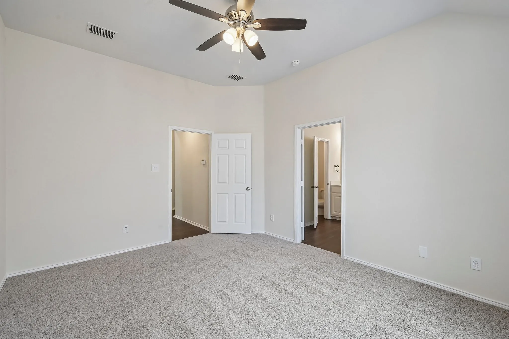 Single Family Residence For Sale in Dallas County , 8613 Saint Andrews Lane, Rowlett, Texas 75089, 4 Bedroom, 2 Bathroom, 2 Garage spaces, 2,120 Sqft, built in 2005, mls#21316908, Real Estate Agent in Rowlett, Homes For Sale in Dallas county, Homes For Sale in Rowlett, Realtor in Rowlett Texas, Real Estate Brokerage Independent Realty Texas, Luminita Cordes Realtor