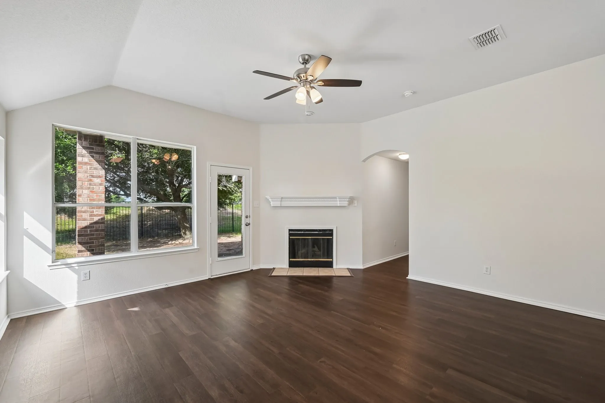 Single Family Residence For Sale in Dallas County , 8613 Saint Andrews Lane, Rowlett, Texas 75089, 4 Bedroom, 2 Bathroom, 2 Garage spaces, 2,120 Sqft, built in 2005, mls#21316908, Real Estate Agent in Rowlett, Homes For Sale in Dallas county, Homes For Sale in Rowlett, Realtor in Rowlett Texas, Real Estate Brokerage Independent Realty Texas, Luminita Cordes Realtor