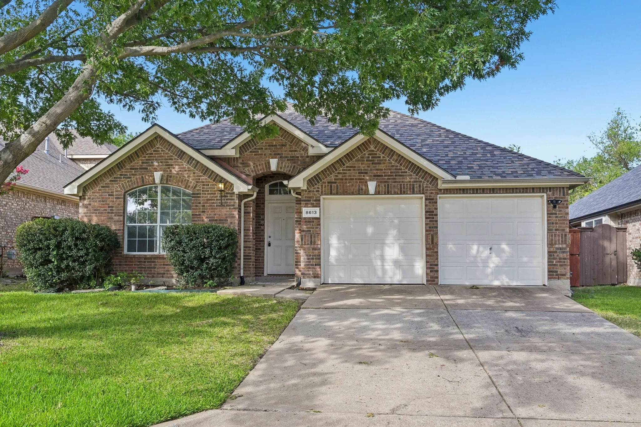 Single Family Residence For Sale in Dallas County , 8613 Saint Andrews Lane, Rowlett, Texas 75089, 4 Bedroom, 2 Bathroom, 2 Garage spaces, 2,120 Sqft, built in 2005, mls#21316908, Real Estate Agent in Rowlett, Homes For Sale in Dallas county, Homes For Sale in Rowlett, Realtor in Rowlett Texas, Real Estate Brokerage Independent Realty Texas, Luminita Cordes Realtor