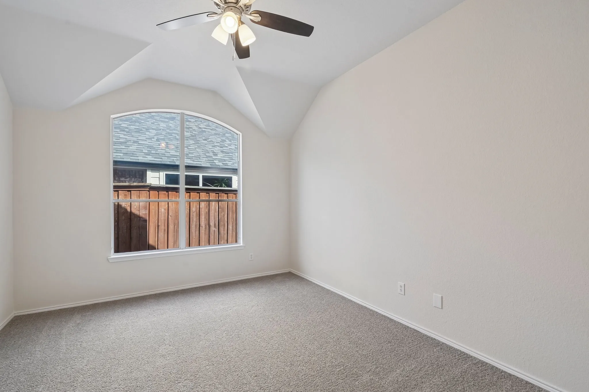 Single Family Residence For Sale in Dallas County , 8613 Saint Andrews Lane, Rowlett, Texas 75089, 4 Bedroom, 2 Bathroom, 2 Garage spaces, 2,120 Sqft, built in 2005, mls#21316908, Real Estate Agent in Rowlett, Homes For Sale in Dallas county, Homes For Sale in Rowlett, Realtor in Rowlett Texas, Real Estate Brokerage Independent Realty Texas, Luminita Cordes Realtor