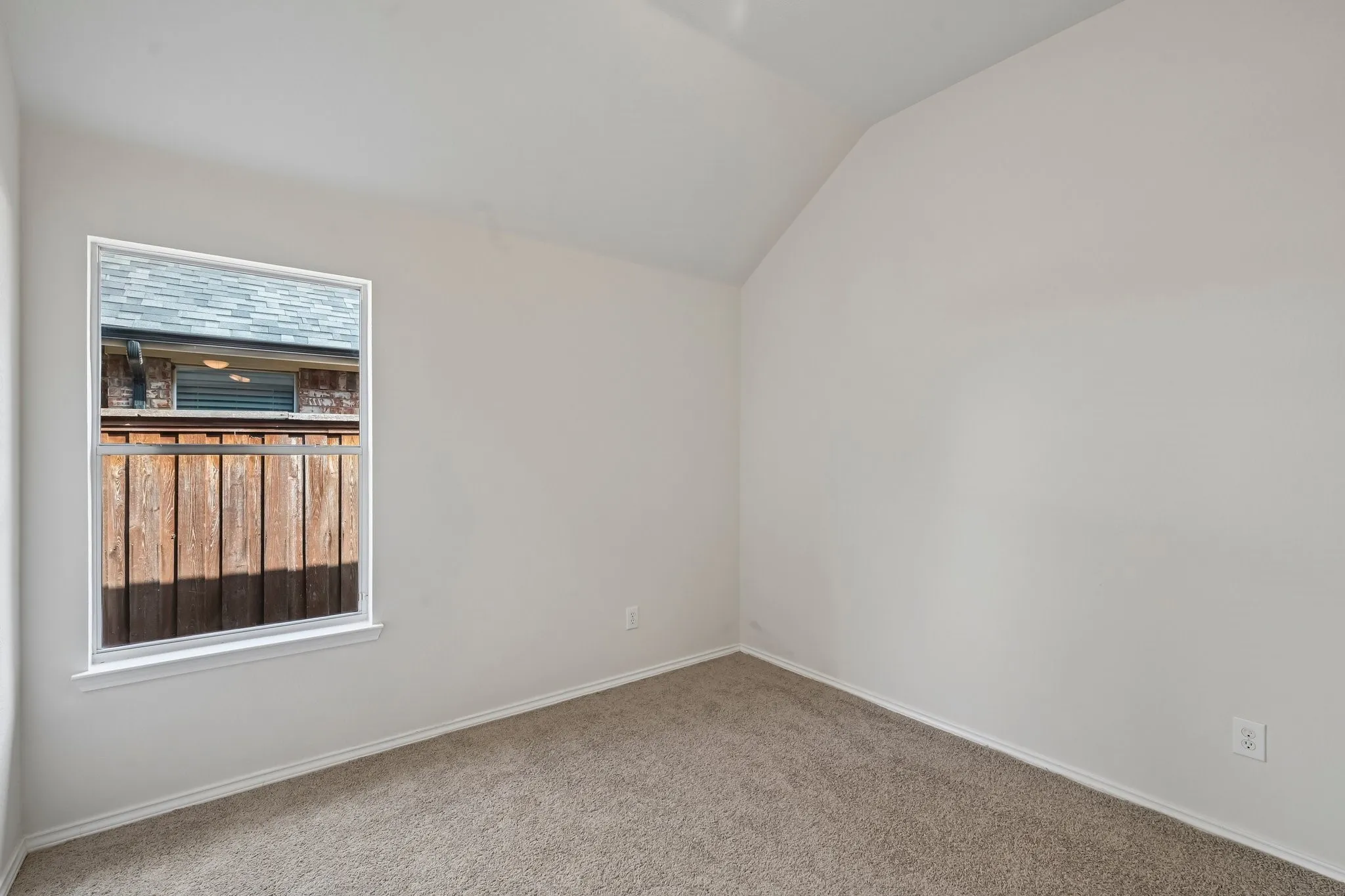 Single Family Residence For Sale in Dallas County , 8613 Saint Andrews Lane, Rowlett, Texas 75089, 4 Bedroom, 2 Bathroom, 2 Garage spaces, 2,120 Sqft, built in 2005, mls#21316908, Real Estate Agent in Rowlett, Homes For Sale in Dallas county, Homes For Sale in Rowlett, Realtor in Rowlett Texas, Real Estate Brokerage Independent Realty Texas, Luminita Cordes Realtor