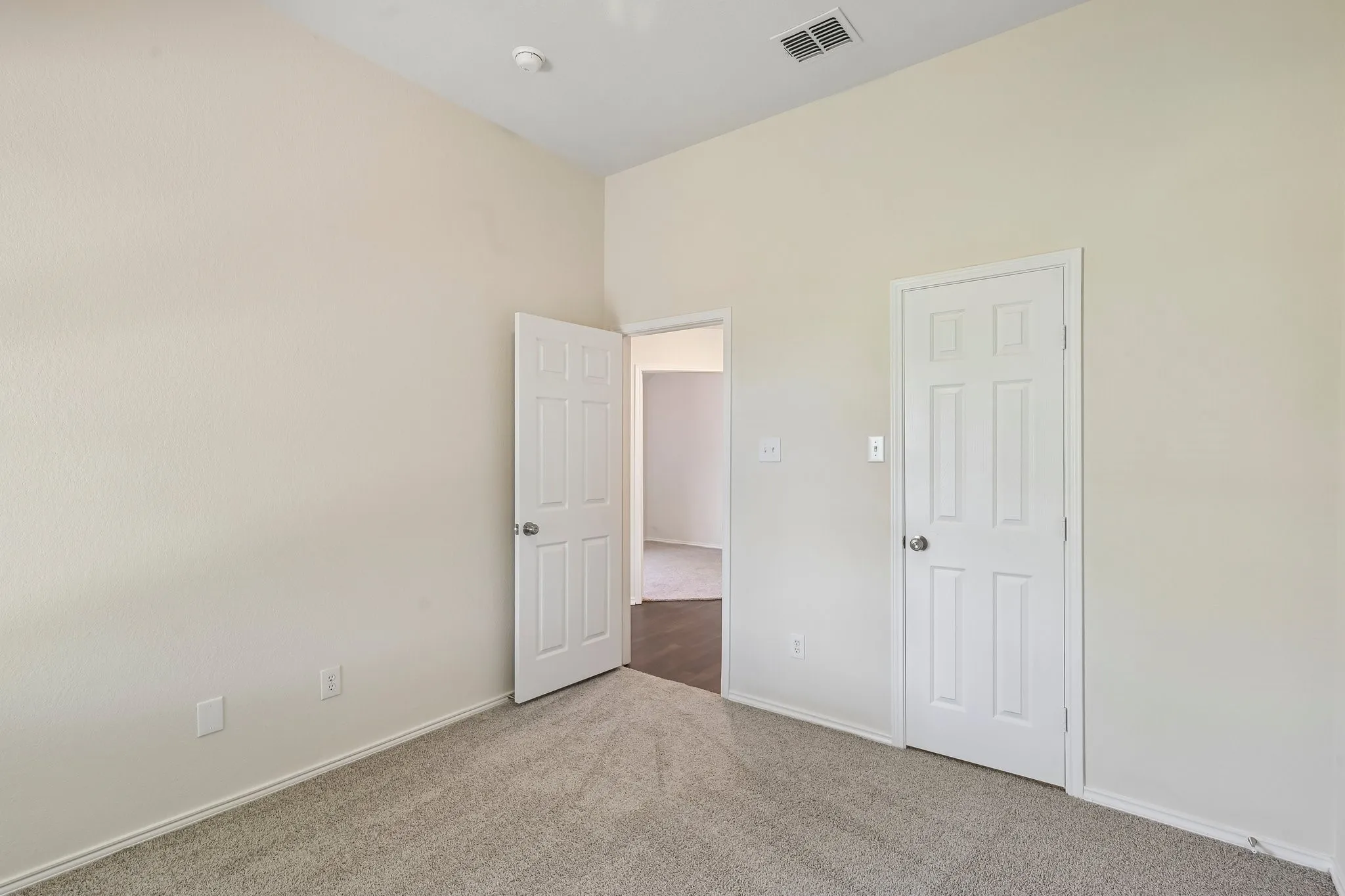 Single Family Residence For Sale in Dallas County , 8613 Saint Andrews Lane, Rowlett, Texas 75089, 4 Bedroom, 2 Bathroom, 2 Garage spaces, 2,120 Sqft, built in 2005, mls#21316908, Real Estate Agent in Rowlett, Homes For Sale in Dallas county, Homes For Sale in Rowlett, Realtor in Rowlett Texas, Real Estate Brokerage Independent Realty Texas, Luminita Cordes Realtor