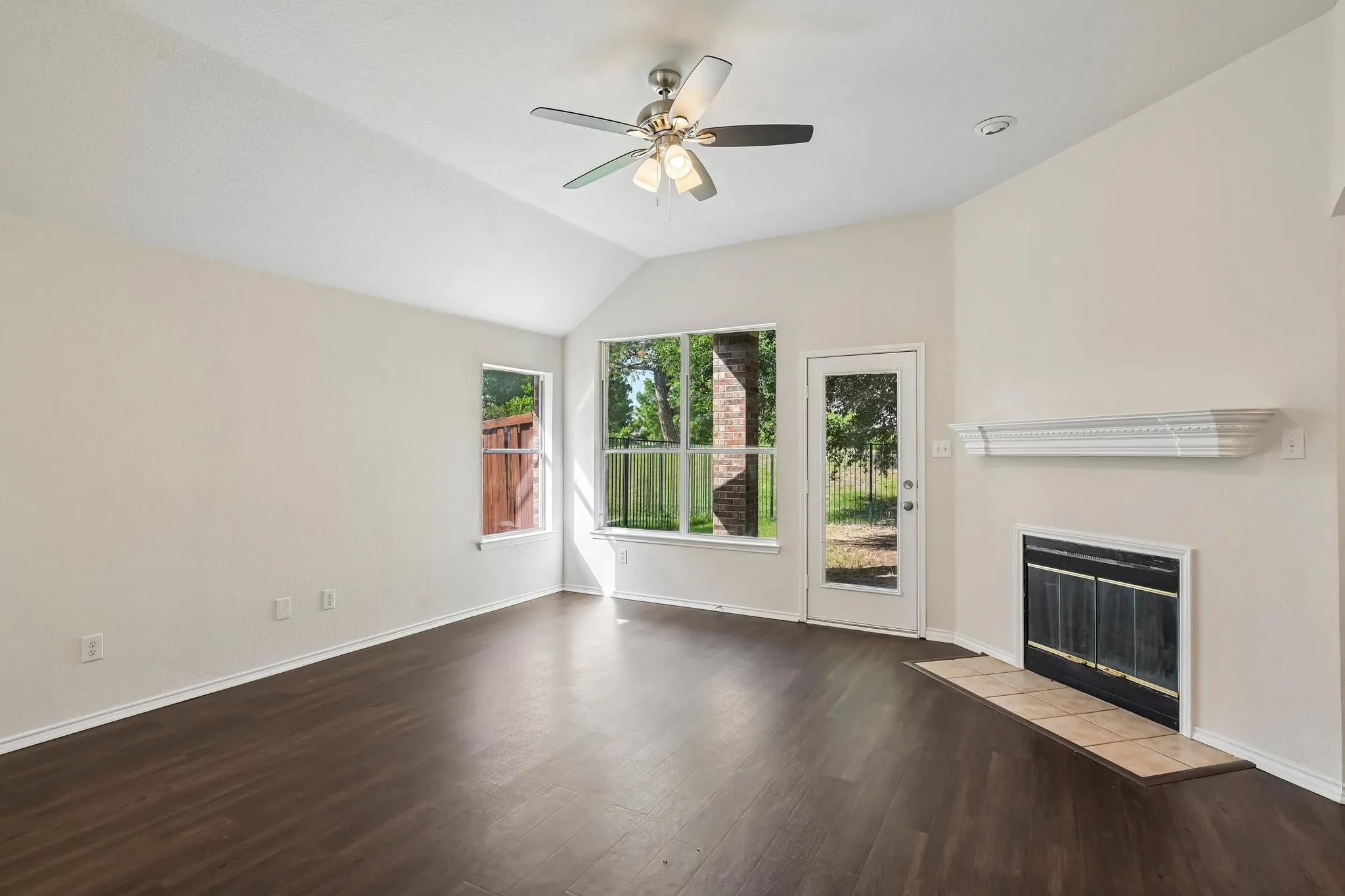 Single Family Residence For Sale in Dallas County , 8613 Saint Andrews Lane, Rowlett, Texas 75089, 4 Bedroom, 2 Bathroom, 2 Garage spaces, 2,120 Sqft, built in 2005, mls#21316908, Real Estate Agent in Rowlett, Homes For Sale in Dallas county, Homes For Sale in Rowlett, Realtor in Rowlett Texas, Real Estate Brokerage Independent Realty Texas, Luminita Cordes Realtor