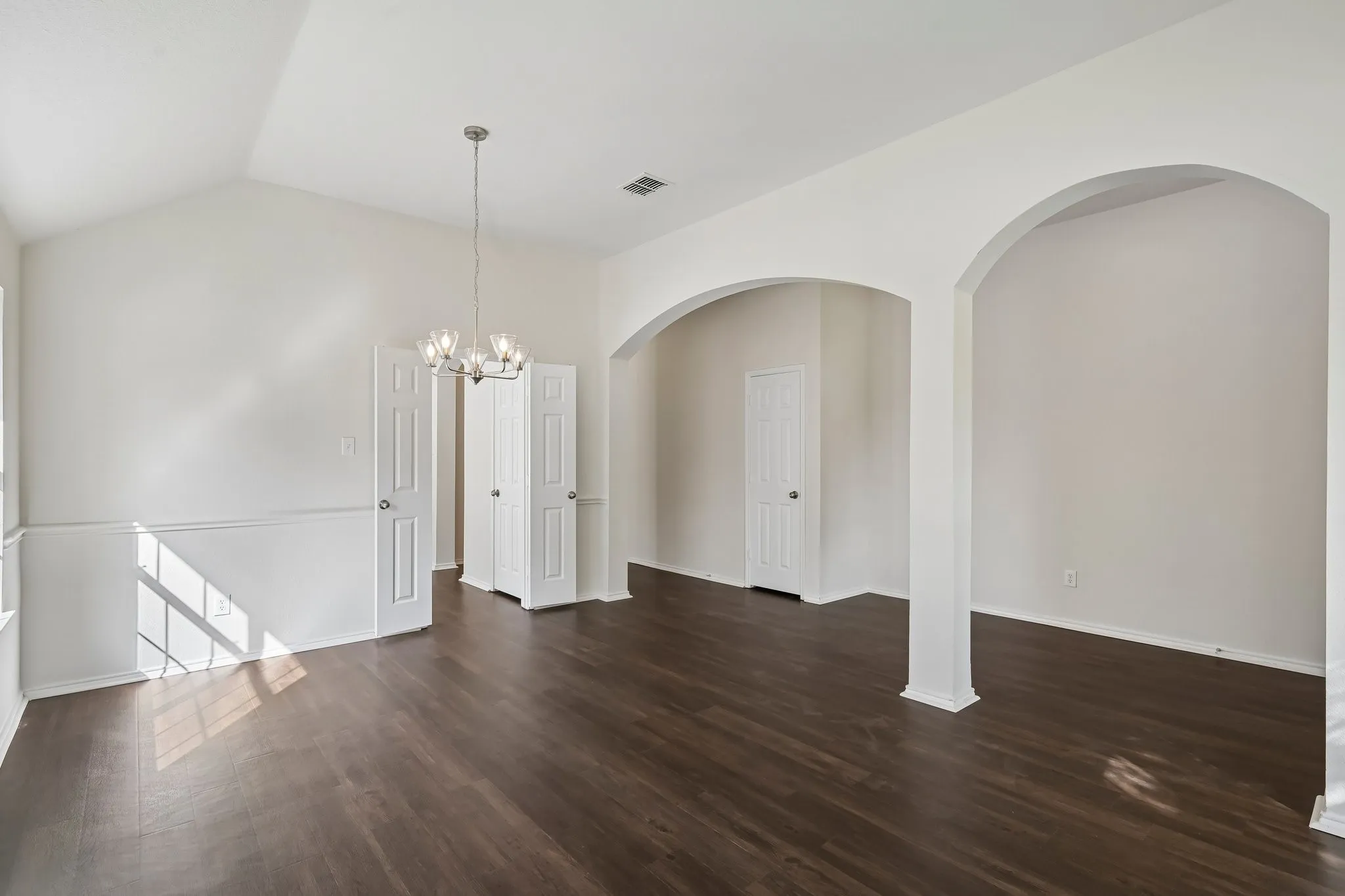 Single Family Residence For Sale in Dallas County , 8613 Saint Andrews Lane, Rowlett, Texas 75089, 4 Bedroom, 2 Bathroom, 2 Garage spaces, 2,120 Sqft, built in 2005, mls#21316908, Real Estate Agent in Rowlett, Homes For Sale in Dallas county, Homes For Sale in Rowlett, Realtor in Rowlett Texas, Real Estate Brokerage Independent Realty Texas, Luminita Cordes Realtor