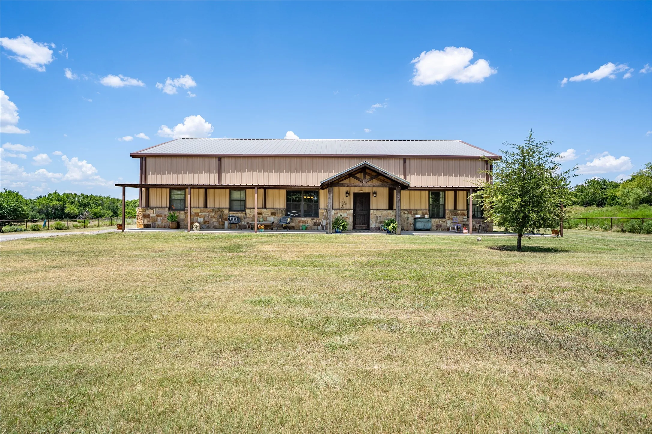 Farm For Sale in Johnson County , 4600 County Road 906, Godley, Texas 76044, 3 Bedroom, 3 Bathroom, 3 Garage spaces, 2,130 Sqft, built in 2016, mls#21317599, Real Estate Agent in Godley, Homes For Sale in Johnson county, Homes For Sale in Godley, Realtor in Godley Texas, Real Estate Brokerage Independent Realty Texas, Luminita Cordes Realtor
