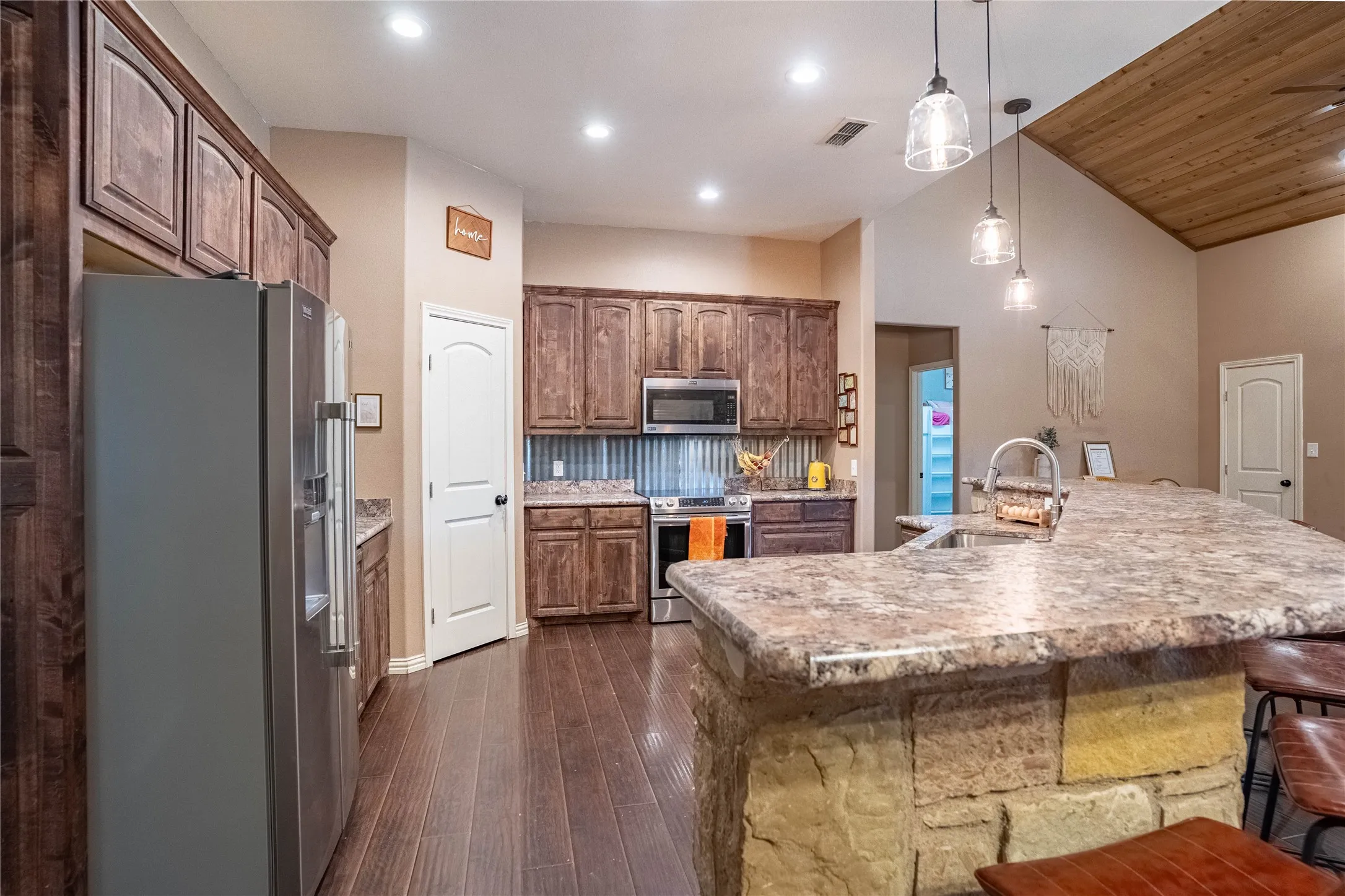 Farm For Sale in Johnson County , 4600 County Road 906, Godley, Texas 76044, 3 Bedroom, 3 Bathroom, 3 Garage spaces, 2,130 Sqft, built in 2016, mls#21317599, Real Estate Agent in Godley, Homes For Sale in Johnson county, Homes For Sale in Godley, Realtor in Godley Texas, Real Estate Brokerage Independent Realty Texas, Luminita Cordes Realtor