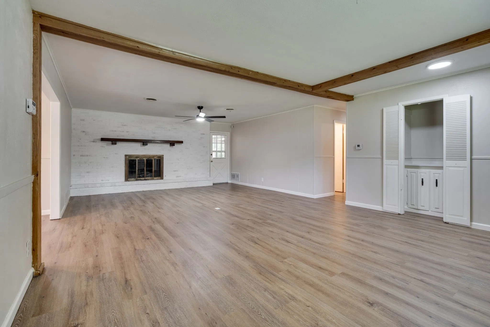 Single Family Residence For Rent in Denton County , 140 Joyce Drive, Argyle, Texas 76226, 3 Bedroom, 2 Bathroom, 1 Garage spaces, 1,696 Sqft, built in 1973, mls#21318027, Real Estate Agent in Argyle, Homes For Rent in Denton county, Homes For Rent in Argyle, Realtor in Argyle Texas, Real Estate Brokerage Independent Realty Texas, Luminita Cordes Realtor