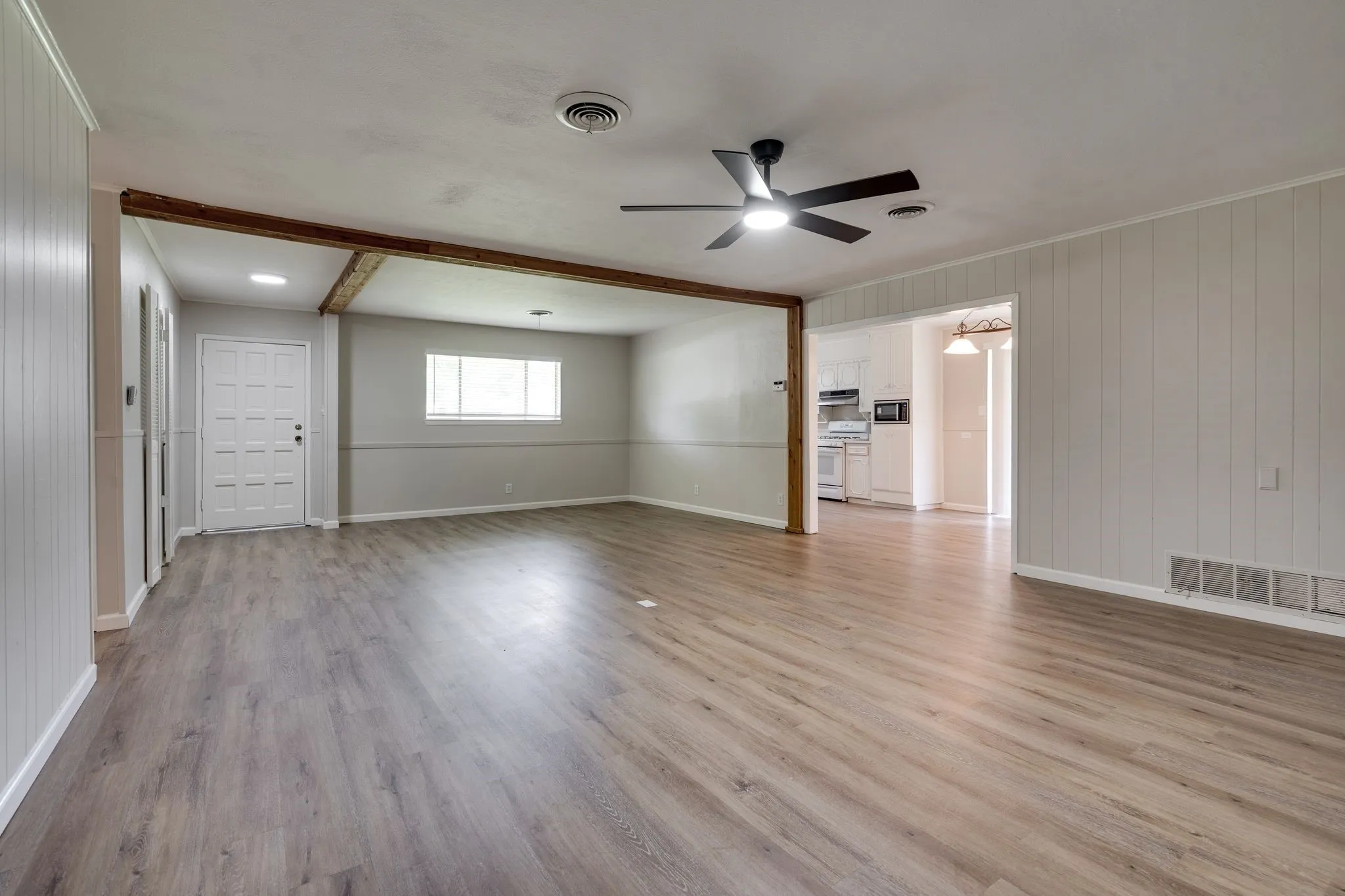 Single Family Residence For Rent in Denton County , 140 Joyce Drive, Argyle, Texas 76226, 3 Bedroom, 2 Bathroom, 1 Garage spaces, 1,696 Sqft, built in 1973, mls#21318027, Real Estate Agent in Argyle, Homes For Rent in Denton county, Homes For Rent in Argyle, Realtor in Argyle Texas, Real Estate Brokerage Independent Realty Texas, Luminita Cordes Realtor