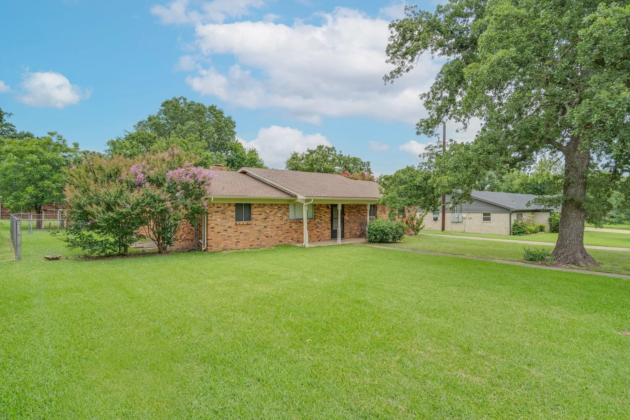 Single Family Residence For Rent in Denton County , 140 Joyce Drive, Argyle, Texas 76226, 3 Bedroom, 2 Bathroom, 1 Garage spaces, 1,696 Sqft, built in 1973, mls#21318027, Real Estate Agent in Argyle, Homes For Rent in Denton county, Homes For Rent in Argyle, Realtor in Argyle Texas, Real Estate Brokerage Independent Realty Texas, Luminita Cordes Realtor