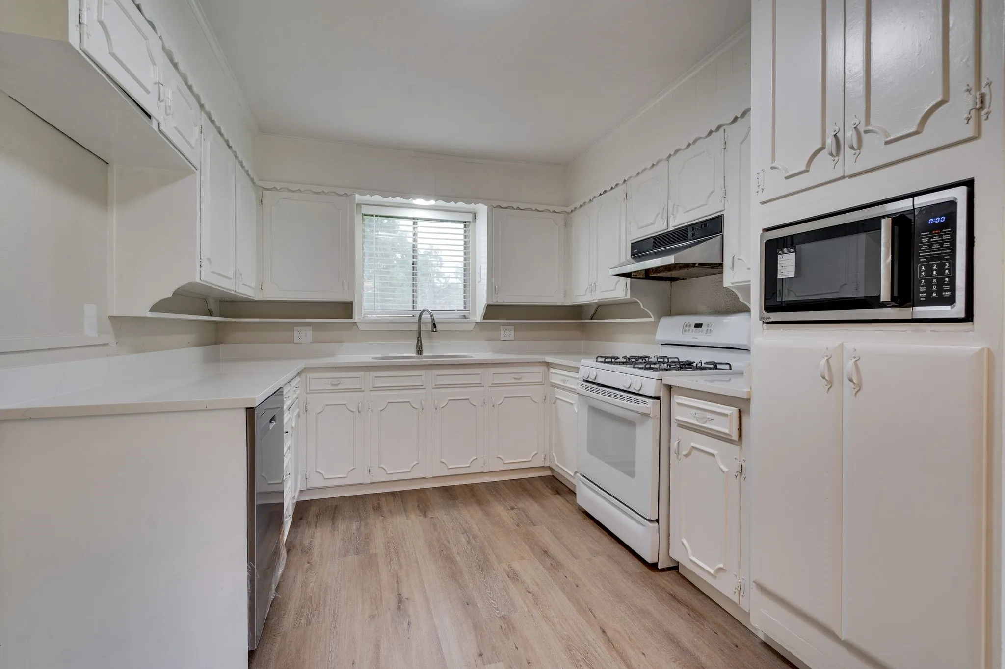 Single Family Residence For Rent in Denton County , 140 Joyce Drive, Argyle, Texas 76226, 3 Bedroom, 2 Bathroom, 1 Garage spaces, 1,696 Sqft, built in 1973, mls#21318027, Real Estate Agent in Argyle, Homes For Rent in Denton county, Homes For Rent in Argyle, Realtor in Argyle Texas, Real Estate Brokerage Independent Realty Texas, Luminita Cordes Realtor
