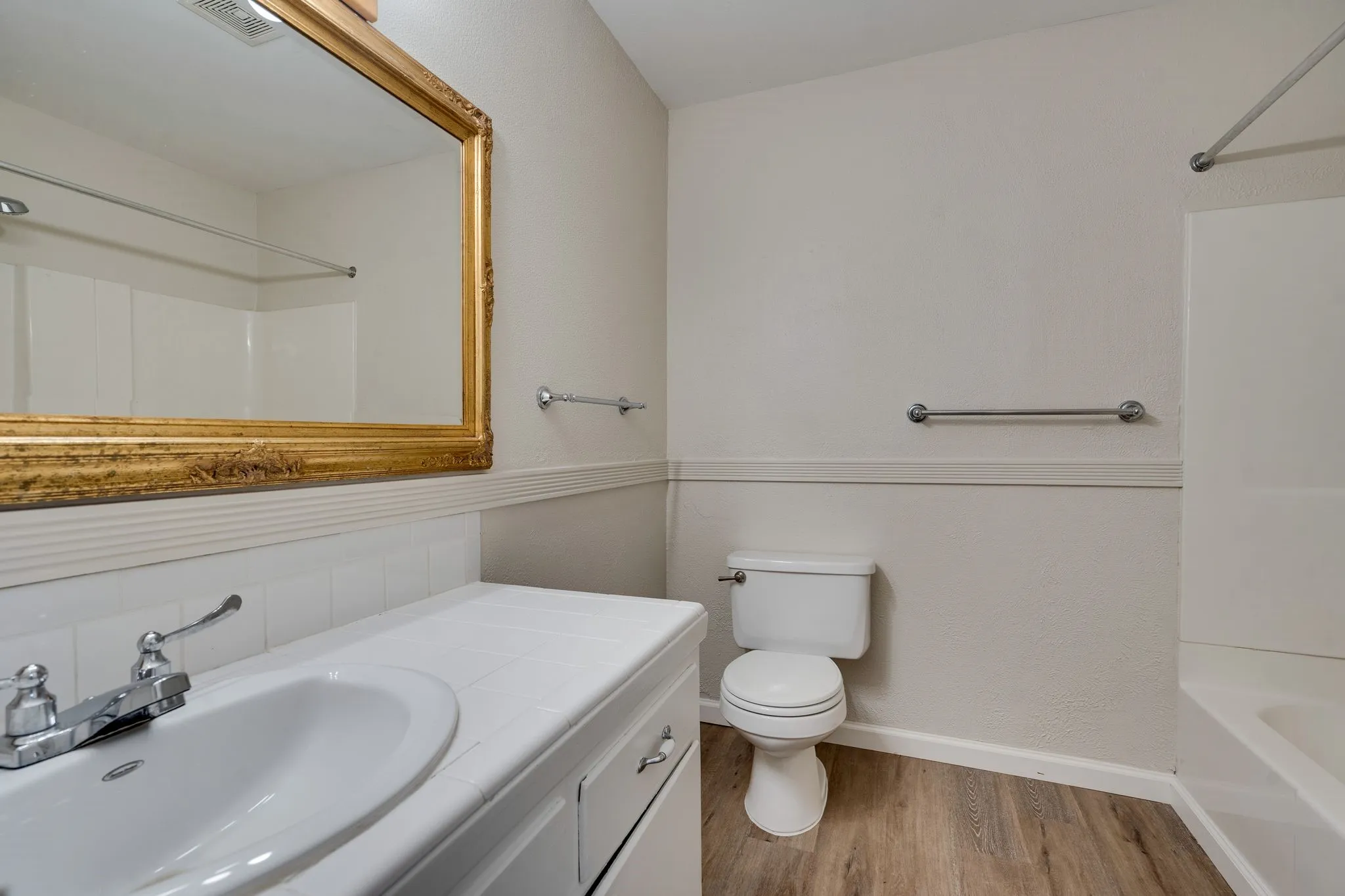 Single Family Residence For Rent in Denton County , 140 Joyce Drive, Argyle, Texas 76226, 3 Bedroom, 2 Bathroom, 1 Garage spaces, 1,696 Sqft, built in 1973, mls#21318027, Real Estate Agent in Argyle, Homes For Rent in Denton county, Homes For Rent in Argyle, Realtor in Argyle Texas, Real Estate Brokerage Independent Realty Texas, Luminita Cordes Realtor
