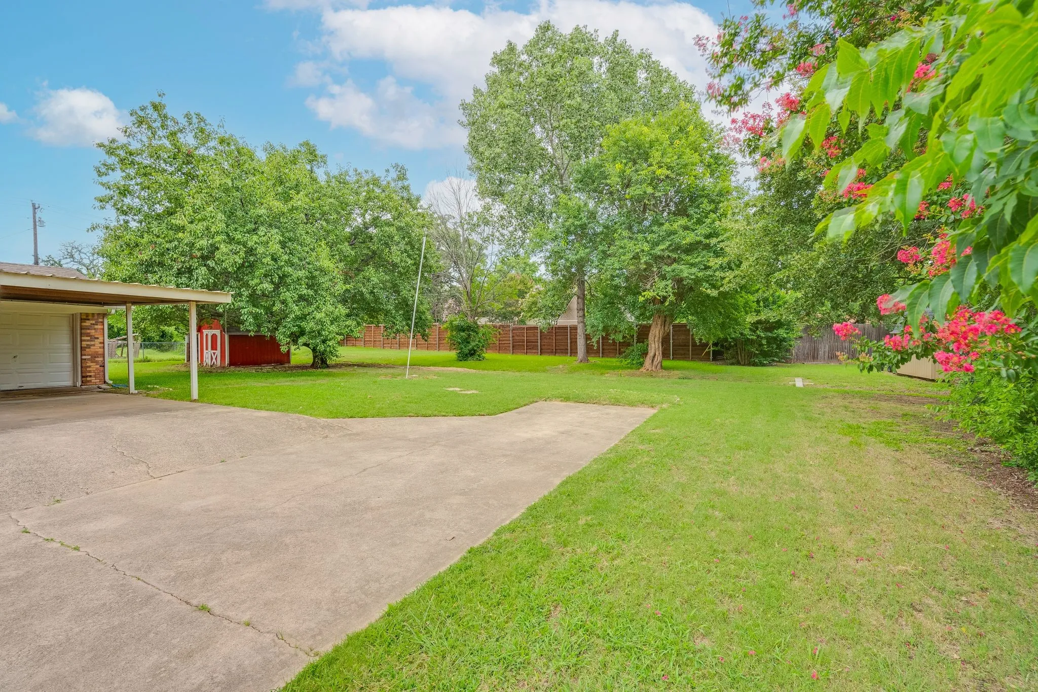 Single Family Residence For Rent in Denton County , 140 Joyce Drive, Argyle, Texas 76226, 3 Bedroom, 2 Bathroom, 1 Garage spaces, 1,696 Sqft, built in 1973, mls#21318027, Real Estate Agent in Argyle, Homes For Rent in Denton county, Homes For Rent in Argyle, Realtor in Argyle Texas, Real Estate Brokerage Independent Realty Texas, Luminita Cordes Realtor