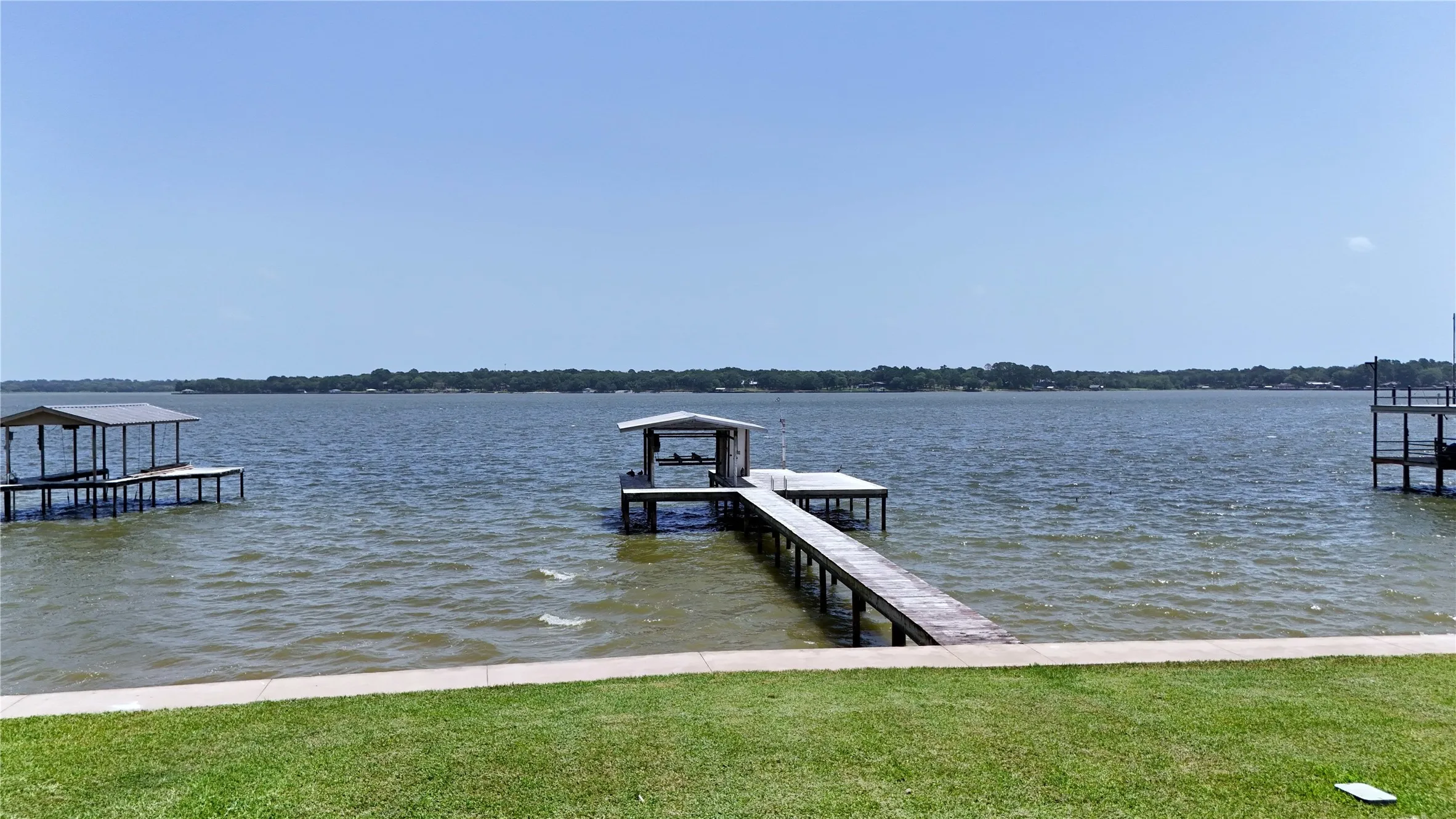 Single Family Residence For Sale in Henderson County , 108 The Lee Way, Gun Barrel City, Texas 75156, 3 Bedroom, 2 Bathroom, 2 Garage spaces, 2,400 Sqft, built in 2019, mls#21316595, Real Estate Agent in Gun Barrel City, Homes For Sale in Henderson county, Homes For Sale in Gun Barrel City, Realtor in Gun Barrel City Texas, Real Estate Brokerage Independent Realty Texas, Luminita Cordes Realtor