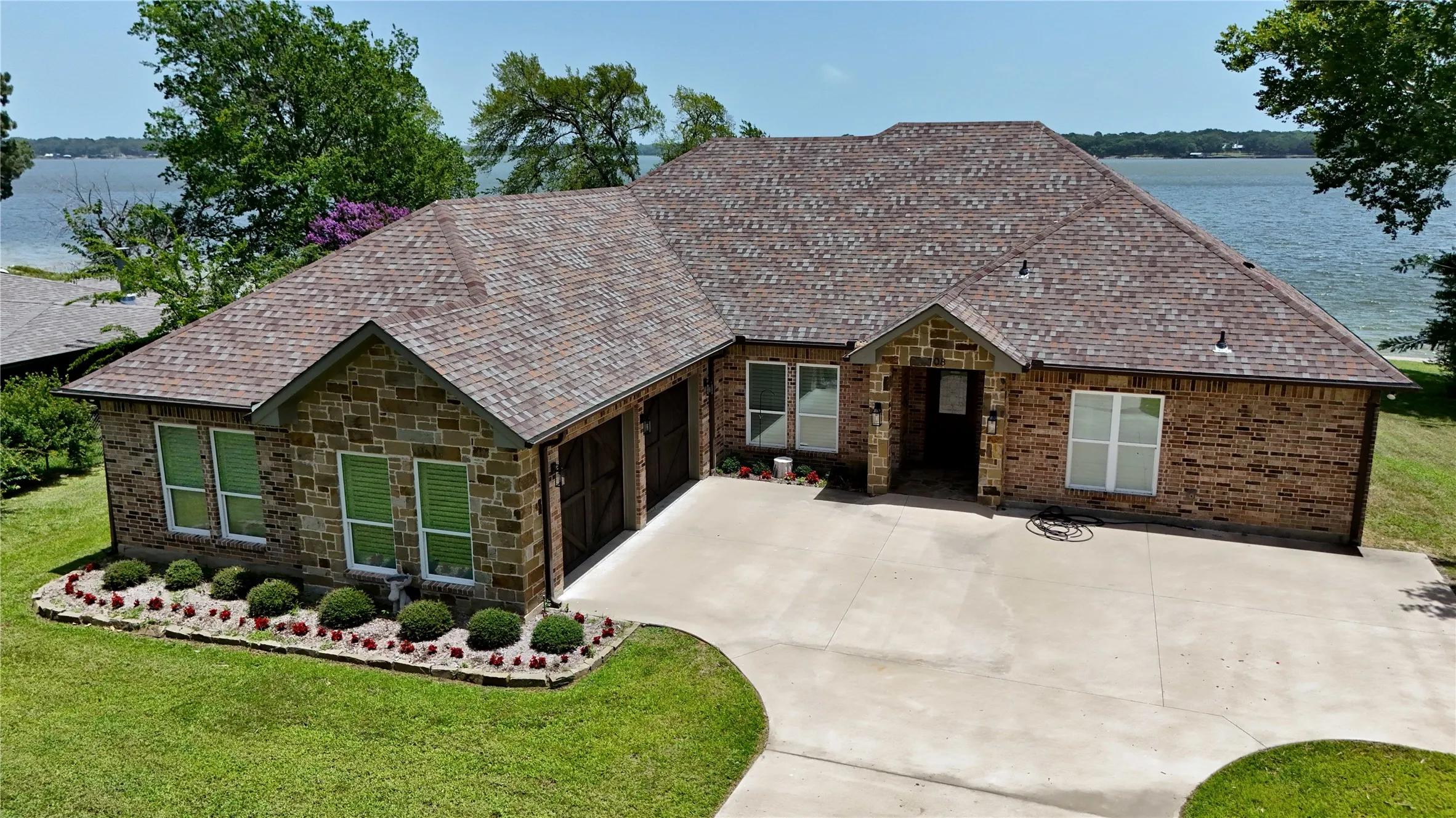 Single Family Residence For Sale in Henderson County , 108 The Lee Way, Gun Barrel City, Texas 75156, 3 Bedroom, 2 Bathroom, 2 Garage spaces, 2,400 Sqft, built in 2019, mls#21316595, Real Estate Agent in Gun Barrel City, Homes For Sale in Henderson county, Homes For Sale in Gun Barrel City, Realtor in Gun Barrel City Texas, Real Estate Brokerage Independent Realty Texas, Luminita Cordes Realtor
