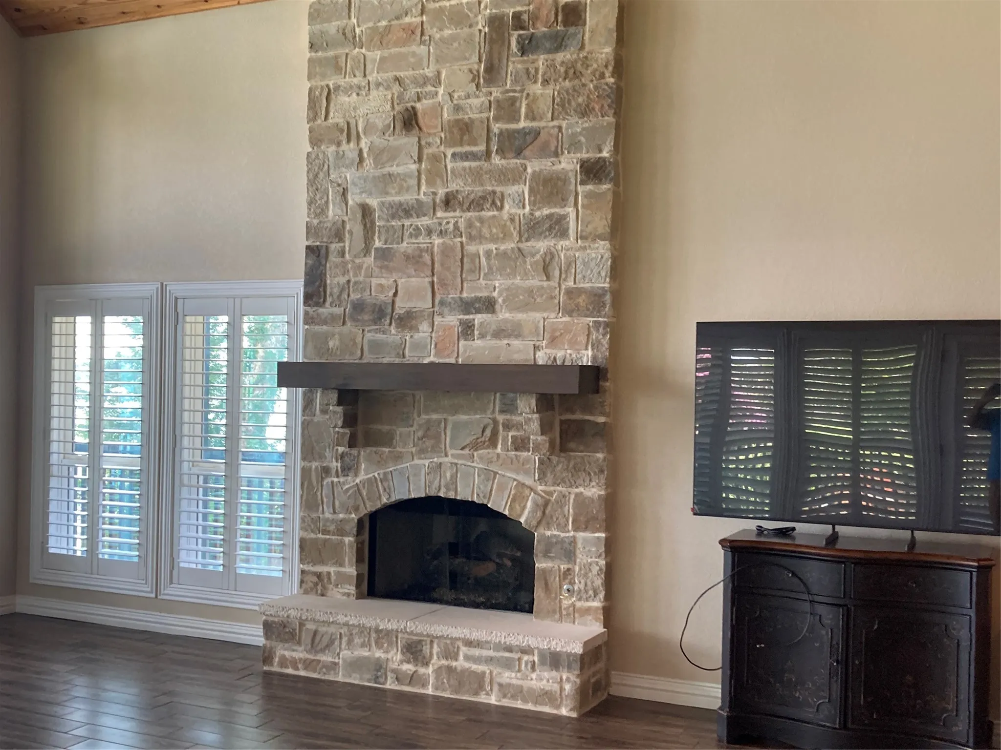 Single Family Residence For Sale in Henderson County , 108 The Lee Way, Gun Barrel City, Texas 75156, 3 Bedroom, 2 Bathroom, 2 Garage spaces, 2,400 Sqft, built in 2019, mls#21316595, Real Estate Agent in Gun Barrel City, Homes For Sale in Henderson county, Homes For Sale in Gun Barrel City, Realtor in Gun Barrel City Texas, Real Estate Brokerage Independent Realty Texas, Luminita Cordes Realtor