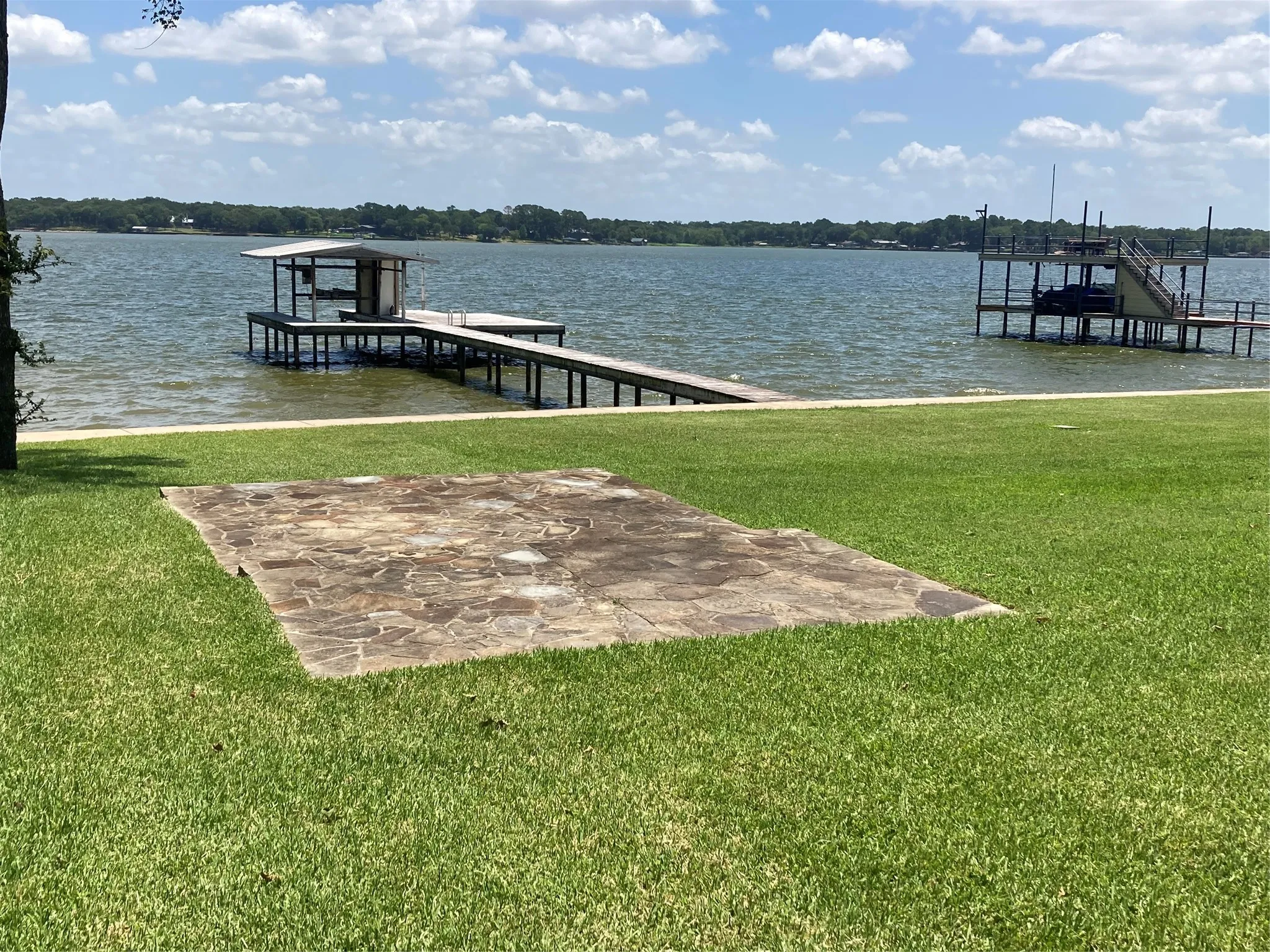 Single Family Residence For Sale in Henderson County , 108 The Lee Way, Gun Barrel City, Texas 75156, 3 Bedroom, 2 Bathroom, 2 Garage spaces, 2,400 Sqft, built in 2019, mls#21316595, Real Estate Agent in Gun Barrel City, Homes For Sale in Henderson county, Homes For Sale in Gun Barrel City, Realtor in Gun Barrel City Texas, Real Estate Brokerage Independent Realty Texas, Luminita Cordes Realtor