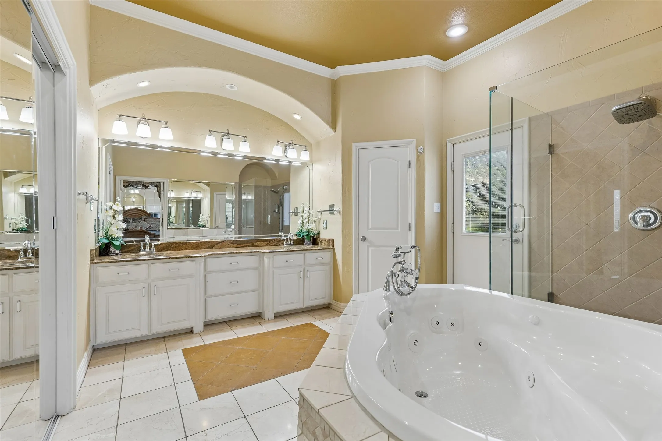 Single Family Residence For Sale in Grayson County , 1803 Verdi Lane, Sherman, Texas 75090, 6 Bedrooms, 5 Bathrooms, 2 Garage spaces, 4,069 Sqft, built in 2007, Price $925,000, mls#21315584, Real Estate Agent in Sherman, Homes For Sale in Grayson county, Homes For Sale in Sherman, Realtor in Sherman Texas, Real Estate Brokerage Independent Realty Texas, Luminita Cordes Realtor